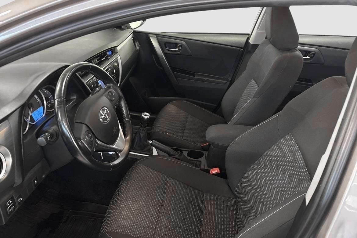 Toyota Auris 1.6 2013, photo 7/10