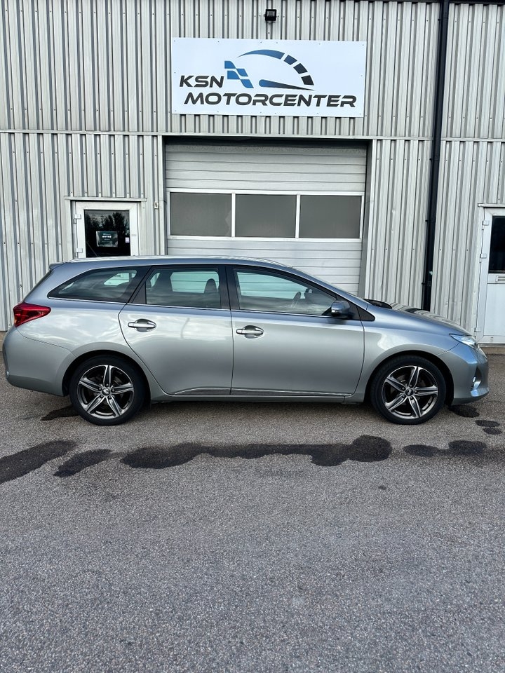 Toyota Auris 1.6 2013, bild 3/6