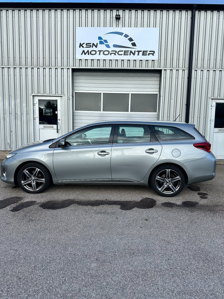 Toyota Auris 1.6 2013, bild 2/6