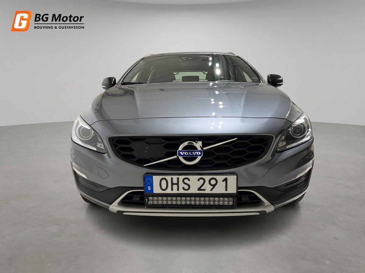Volvo V60 Cross Country D4 Summum 2017, bild 2/10