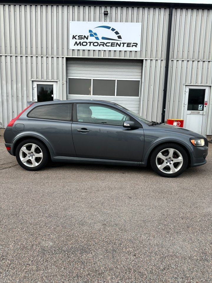 Volvo C30 1.8 Momentum 2009, bild 2/6
