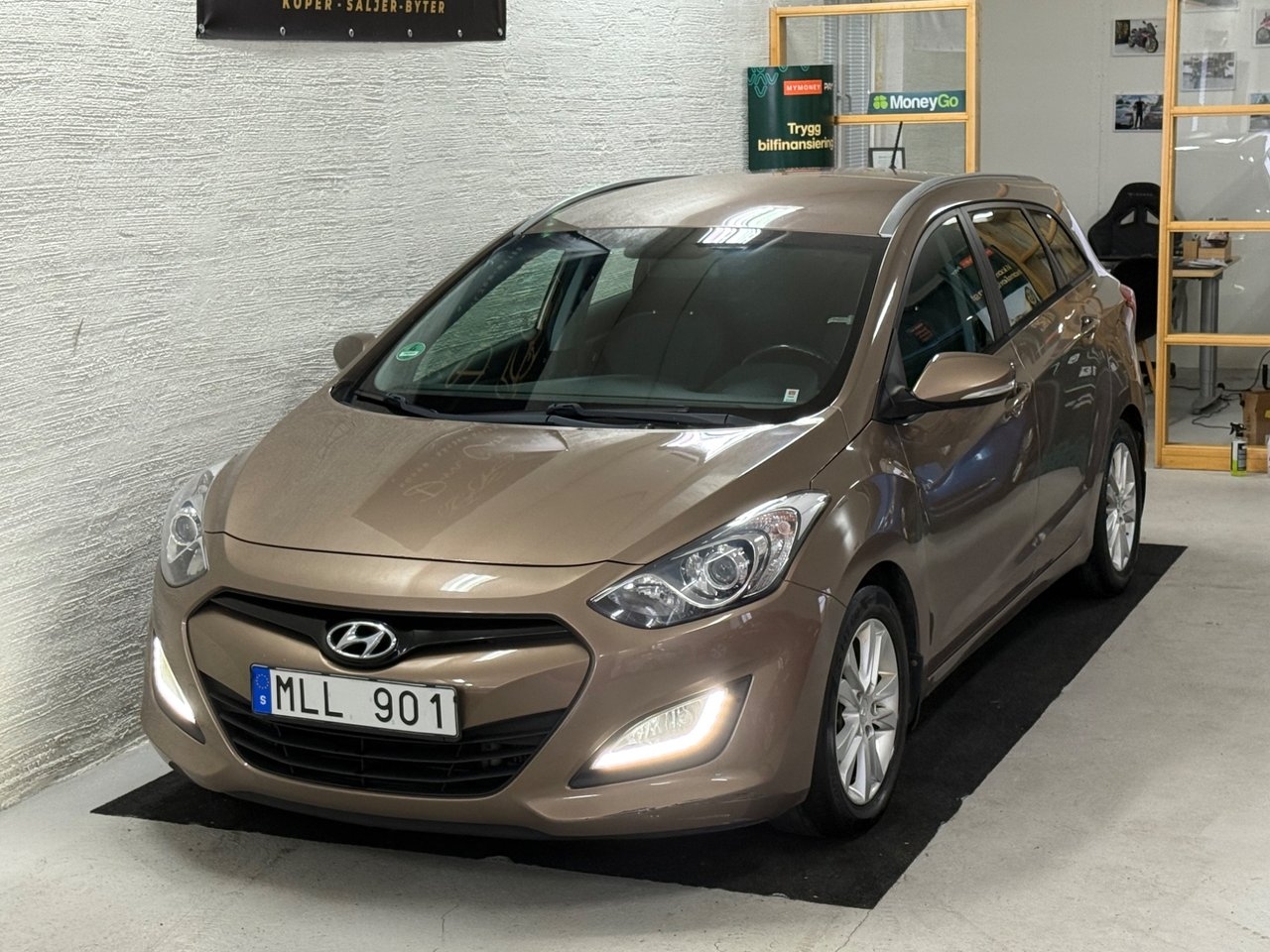 Hyundai i30 1.6 CRDi Business 2014, bild 2/10