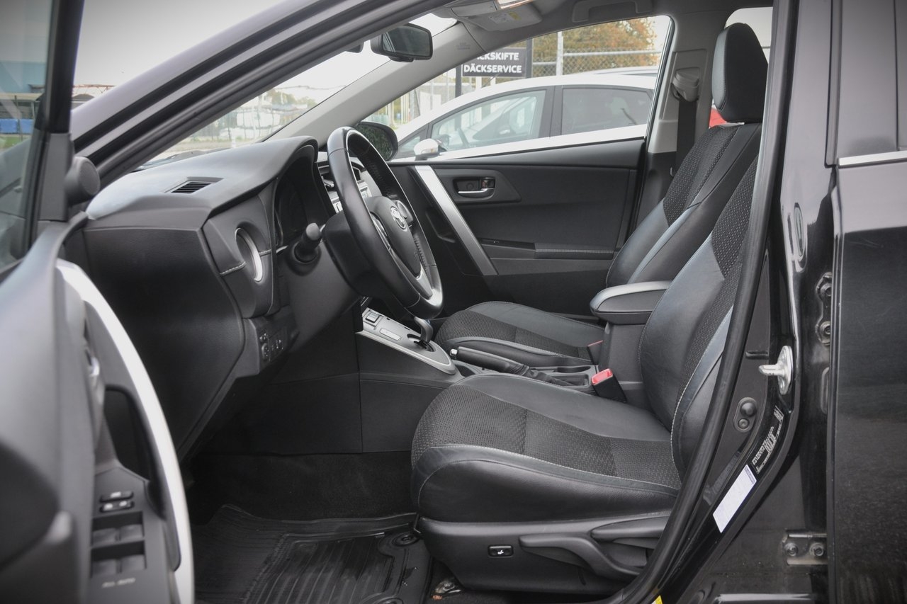 Toyota Auris 1.8 Hybrid Executive 2013, bild 6/10