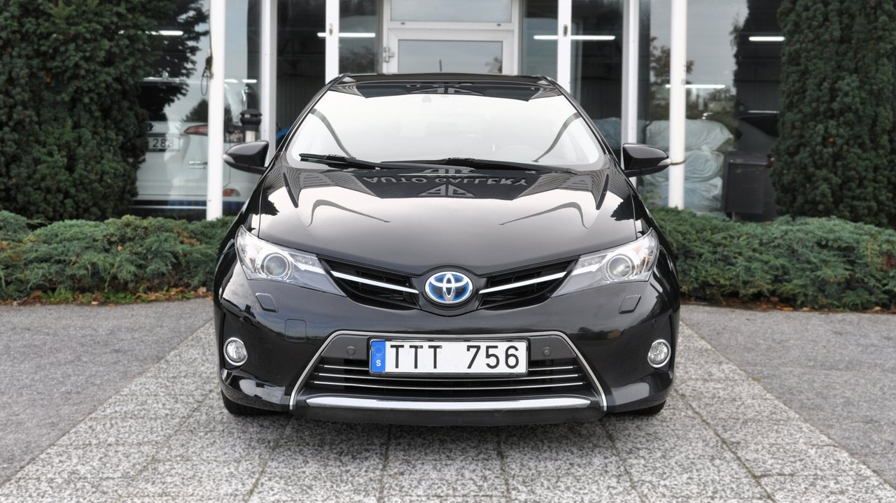 Toyota Auris 1.8 Hybrid Executive 2013, bild 2/10