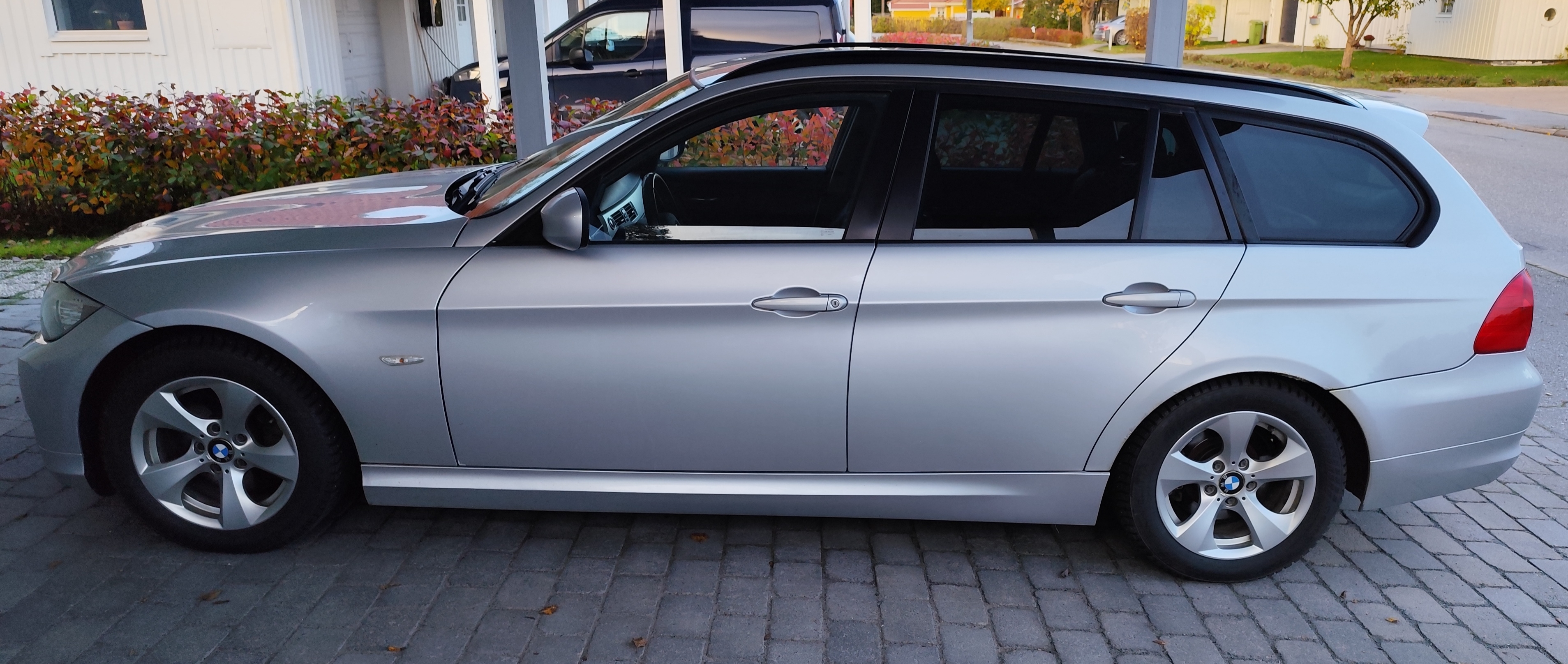 BMW 320 2011, bild 2/10
