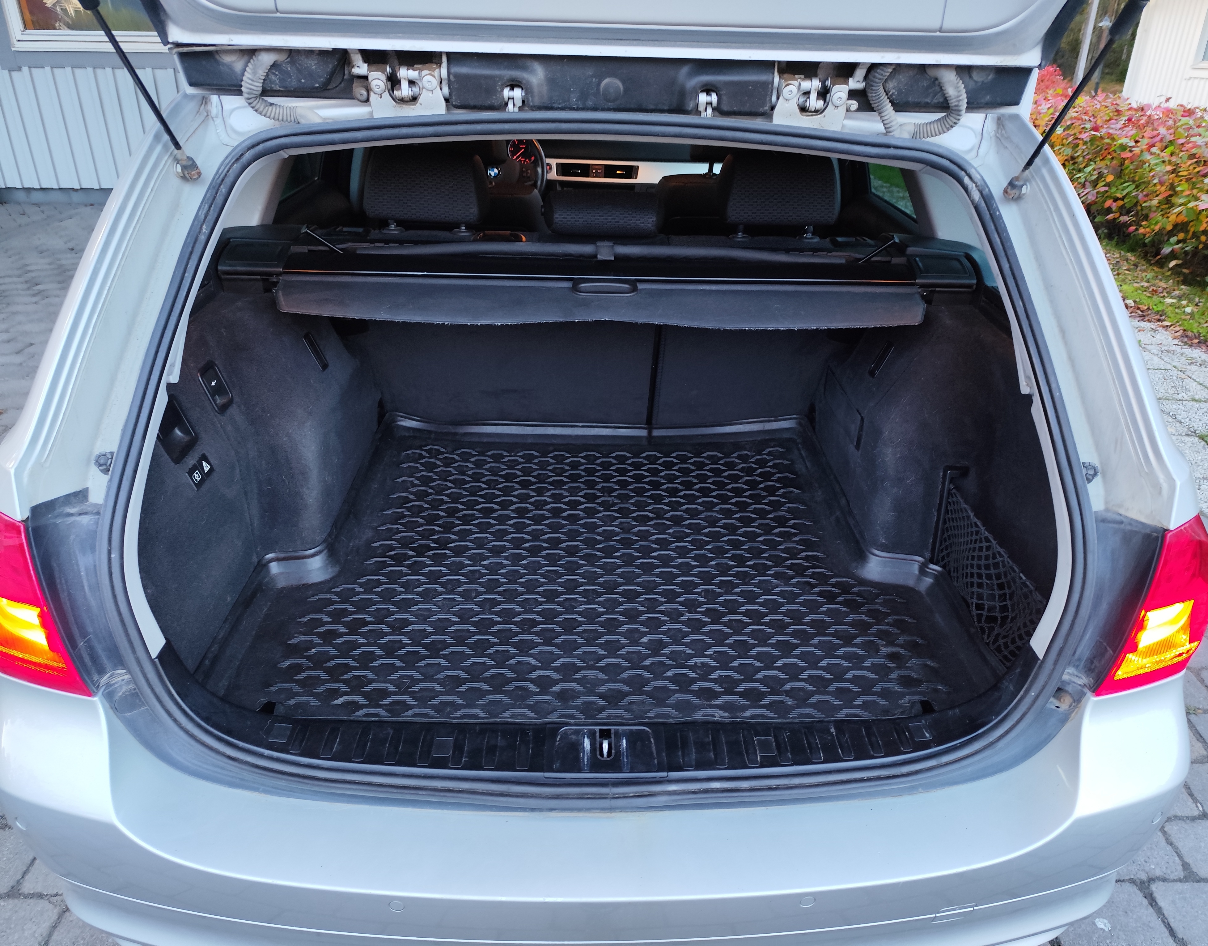 BMW 320 2011, bild 6/10