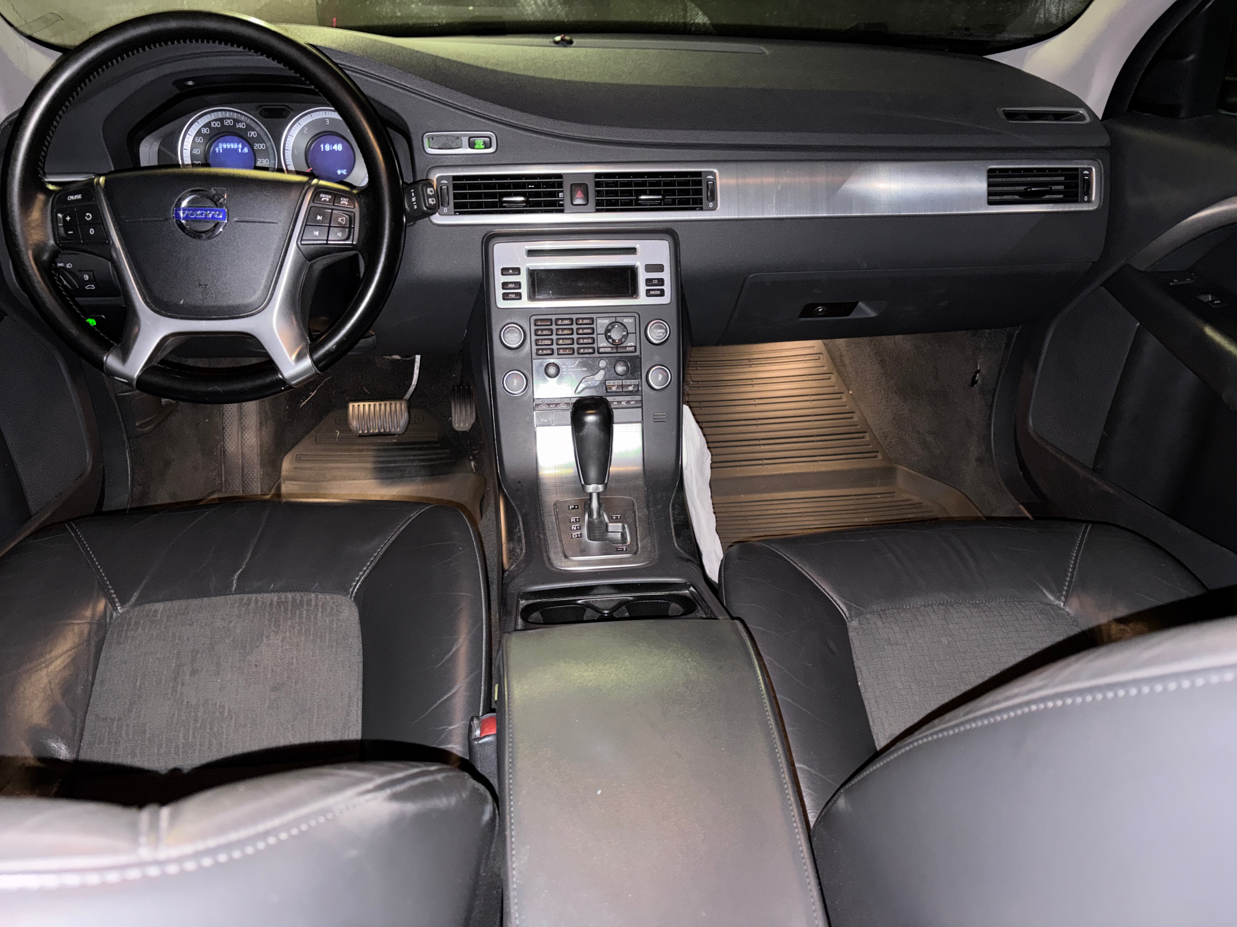 Volvo V70 D3 2011, kuva 6/7