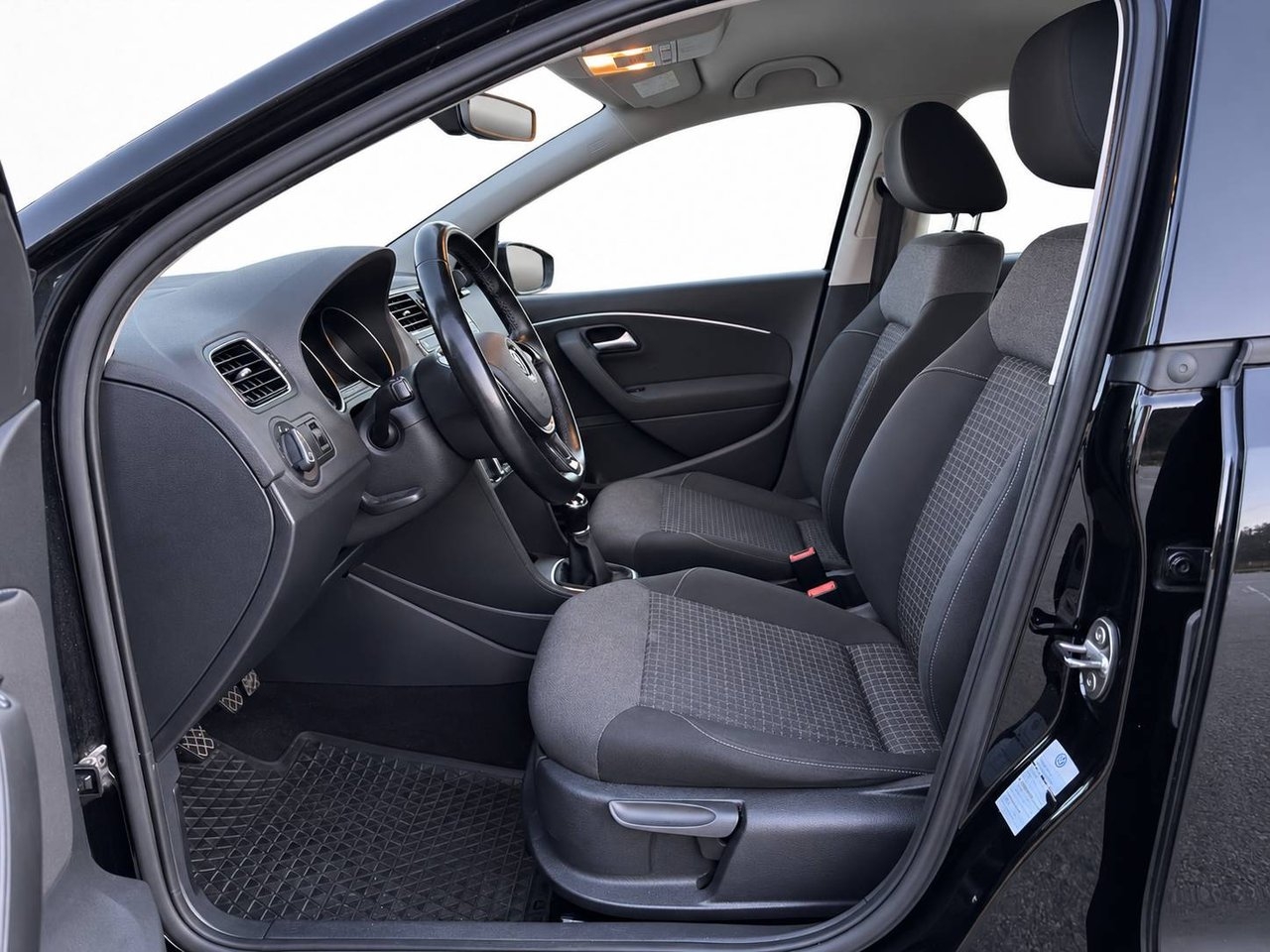 Volkswagen Polo 1.2 TSI Masters 2015, bild 7/10