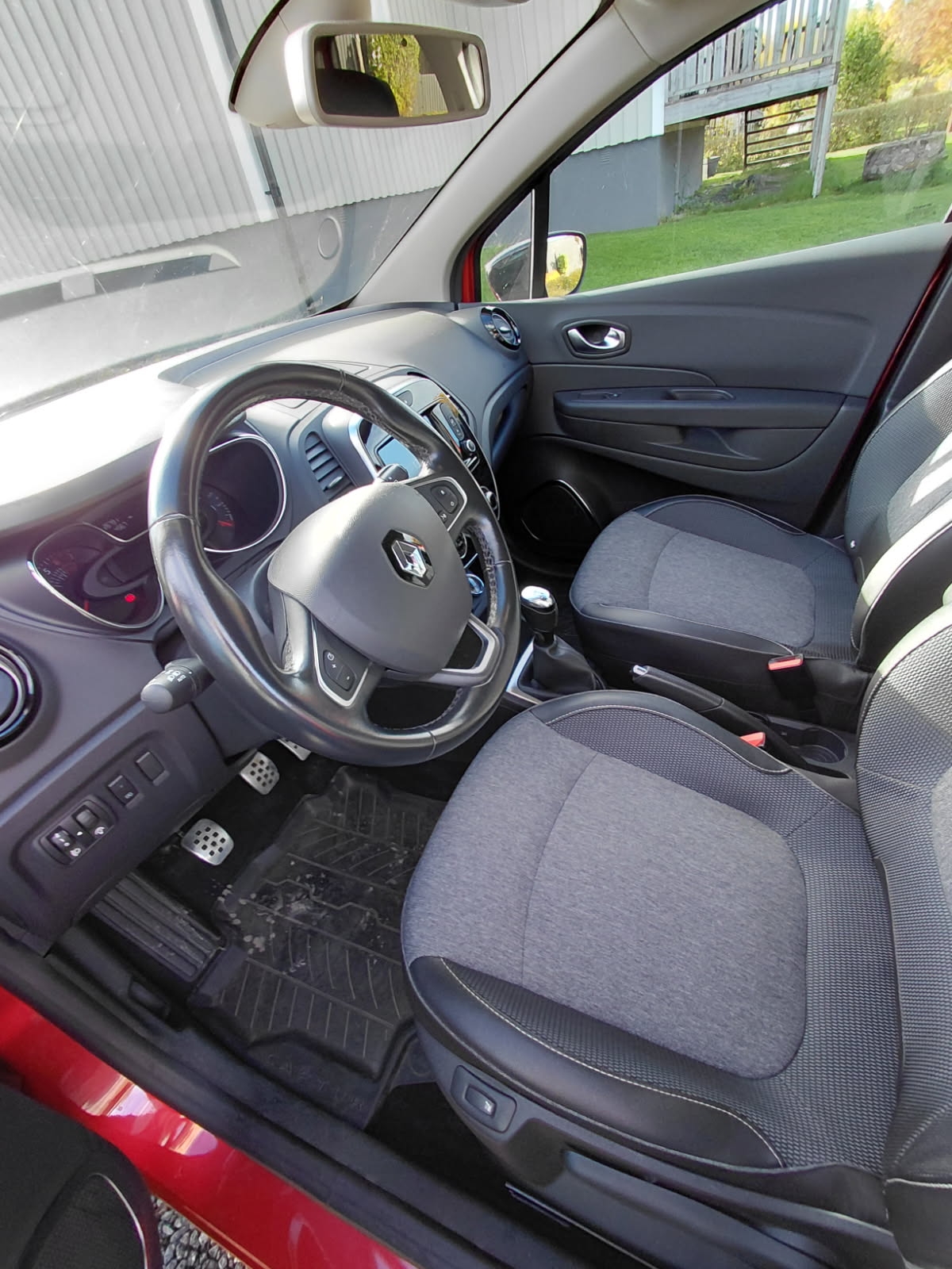 Renault Captur TCe 90 2019, bild 3/6