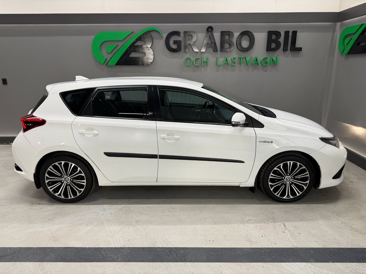 Toyota Auris 1.8 Hybrid Life 2016, photo 6/10