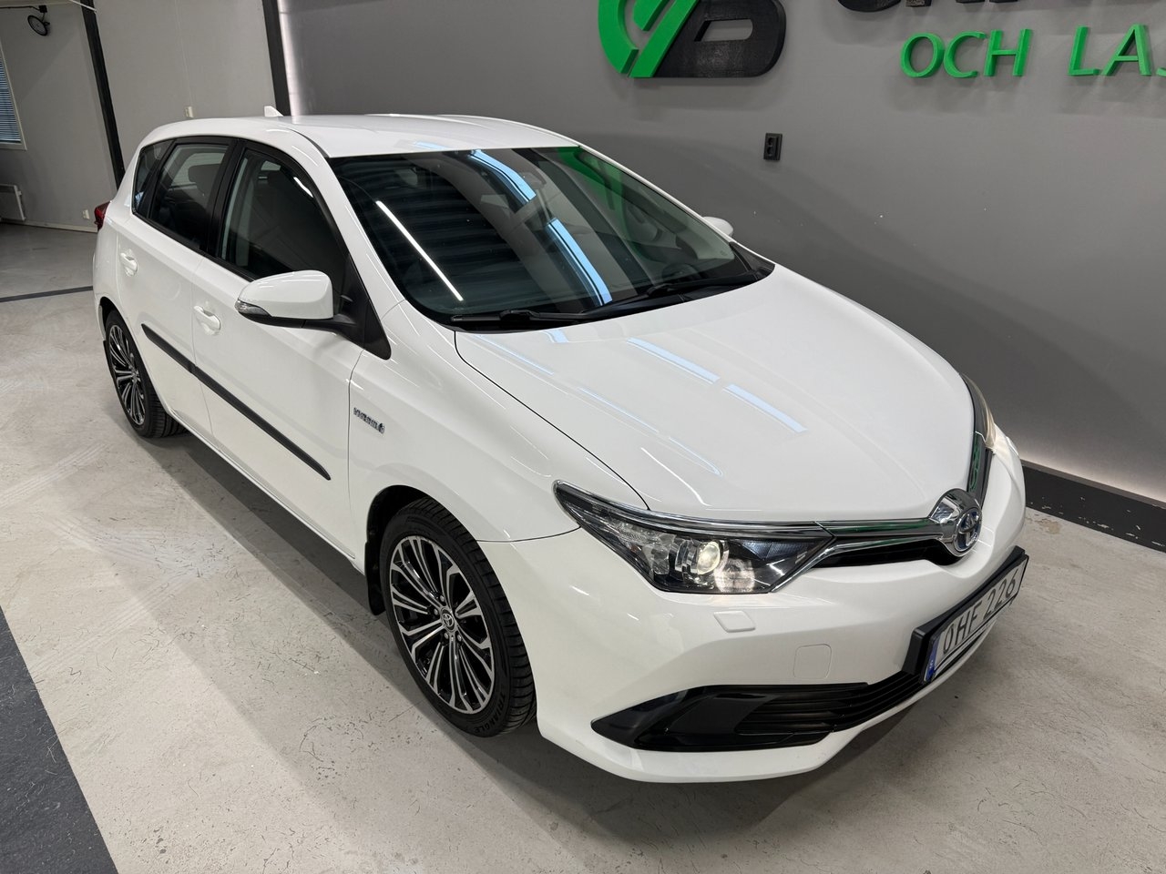 Toyota Auris 1.8 Hybrid Life 2016, photo 7/10