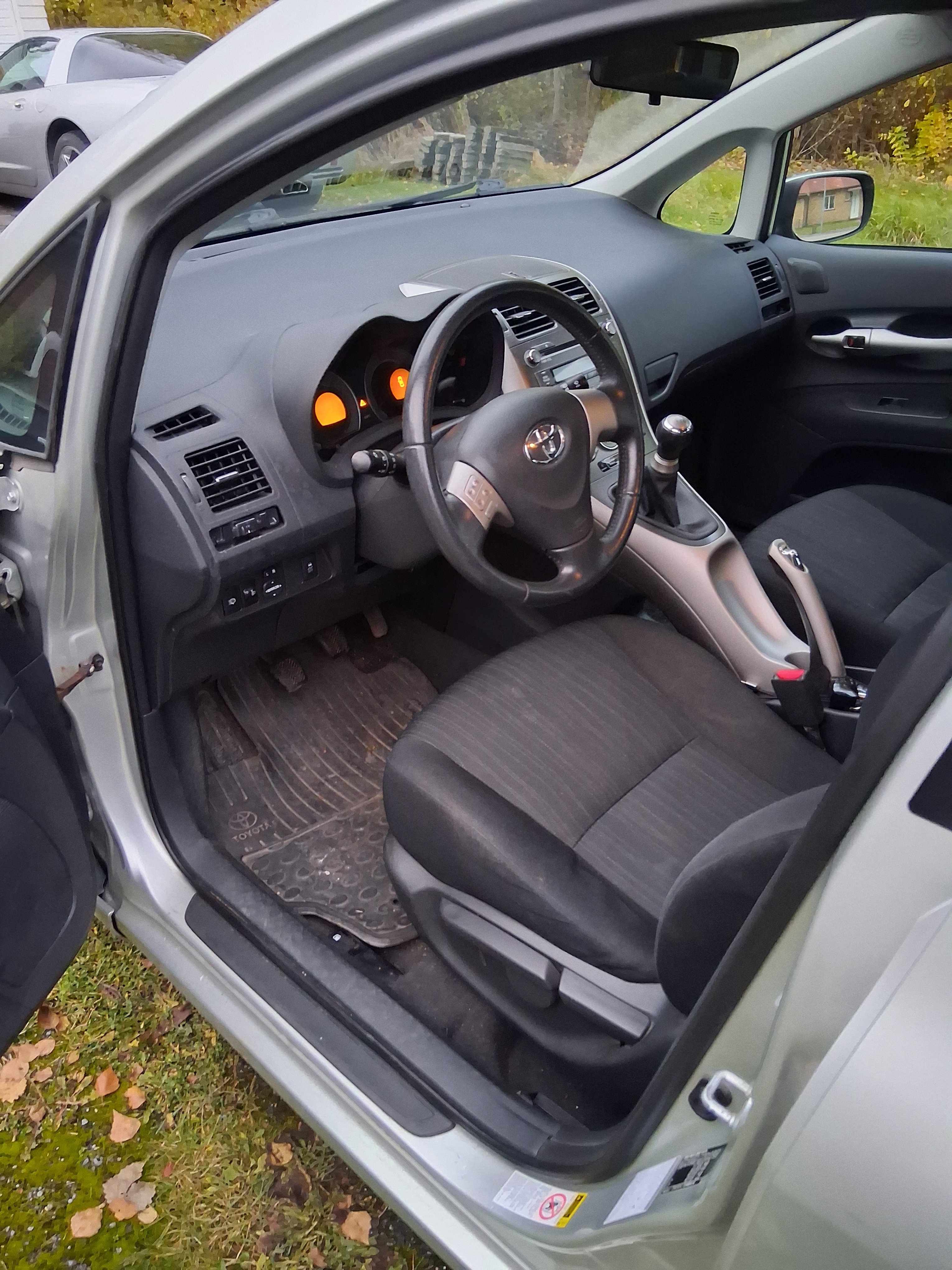 Toyota Auris 1.6 2007, bild 2/6