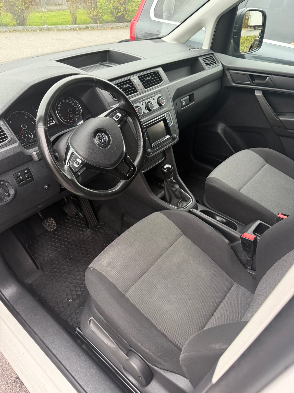 Volkswagen Caddy 2.0 TDI SCR 2018, kuva 4/5