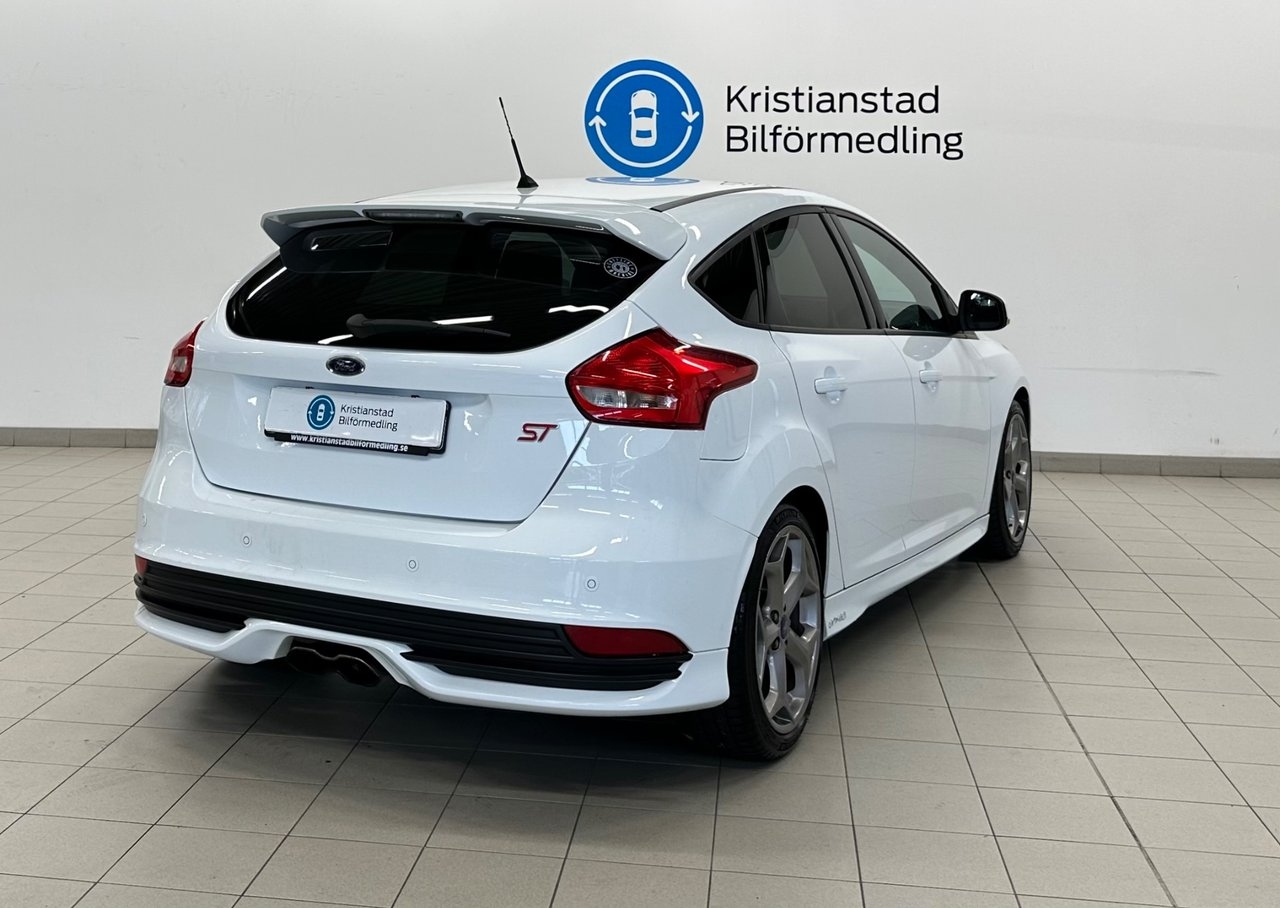 Ford Focus ST 2.0 EcoBoost 2016, bild 7/10