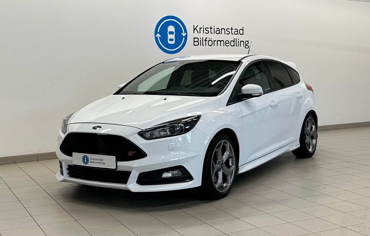 Ford Focus ST 2.0 EcoBoost 2016, bild 2/10