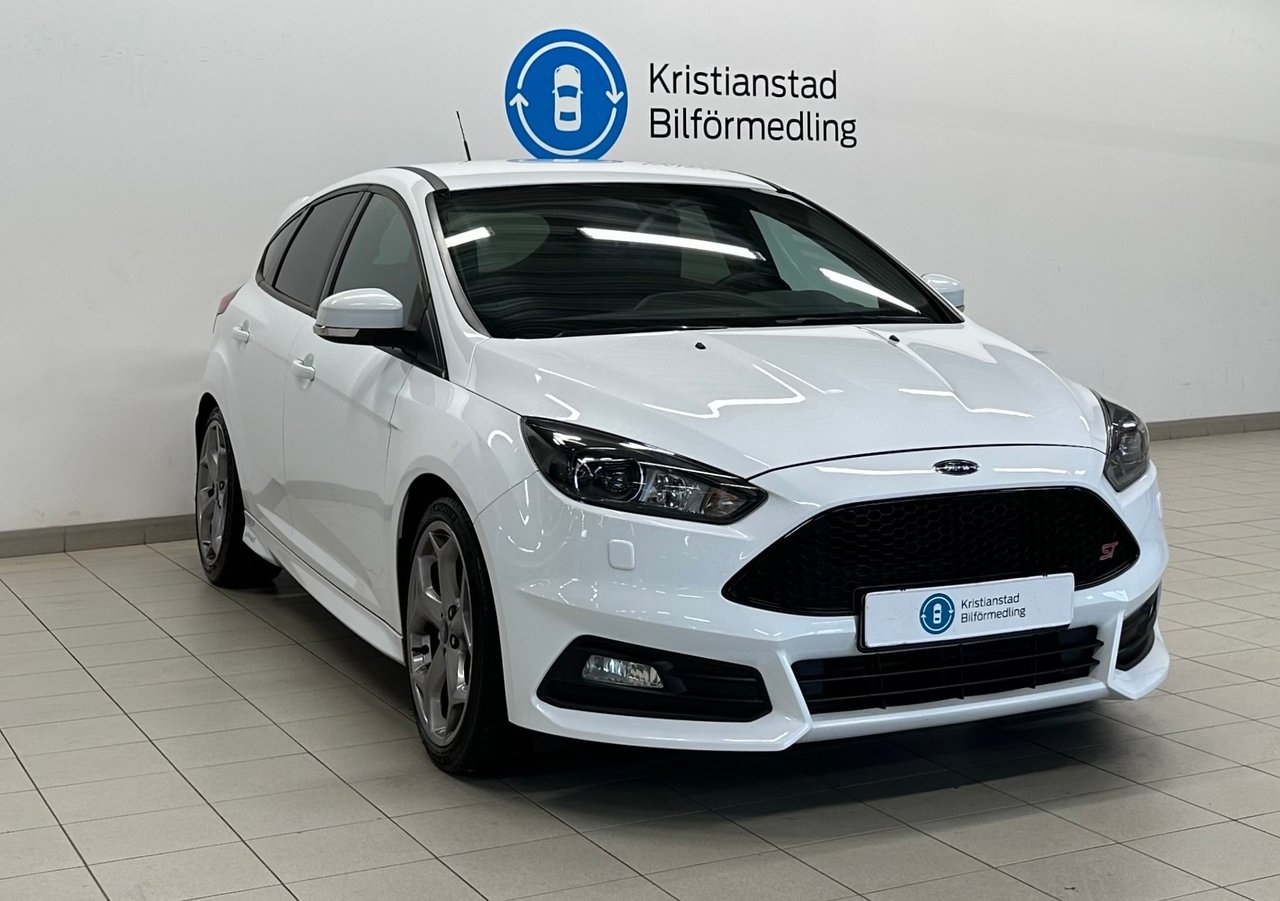 Ford Focus ST 2.0 EcoBoost 2016, bild 6/10