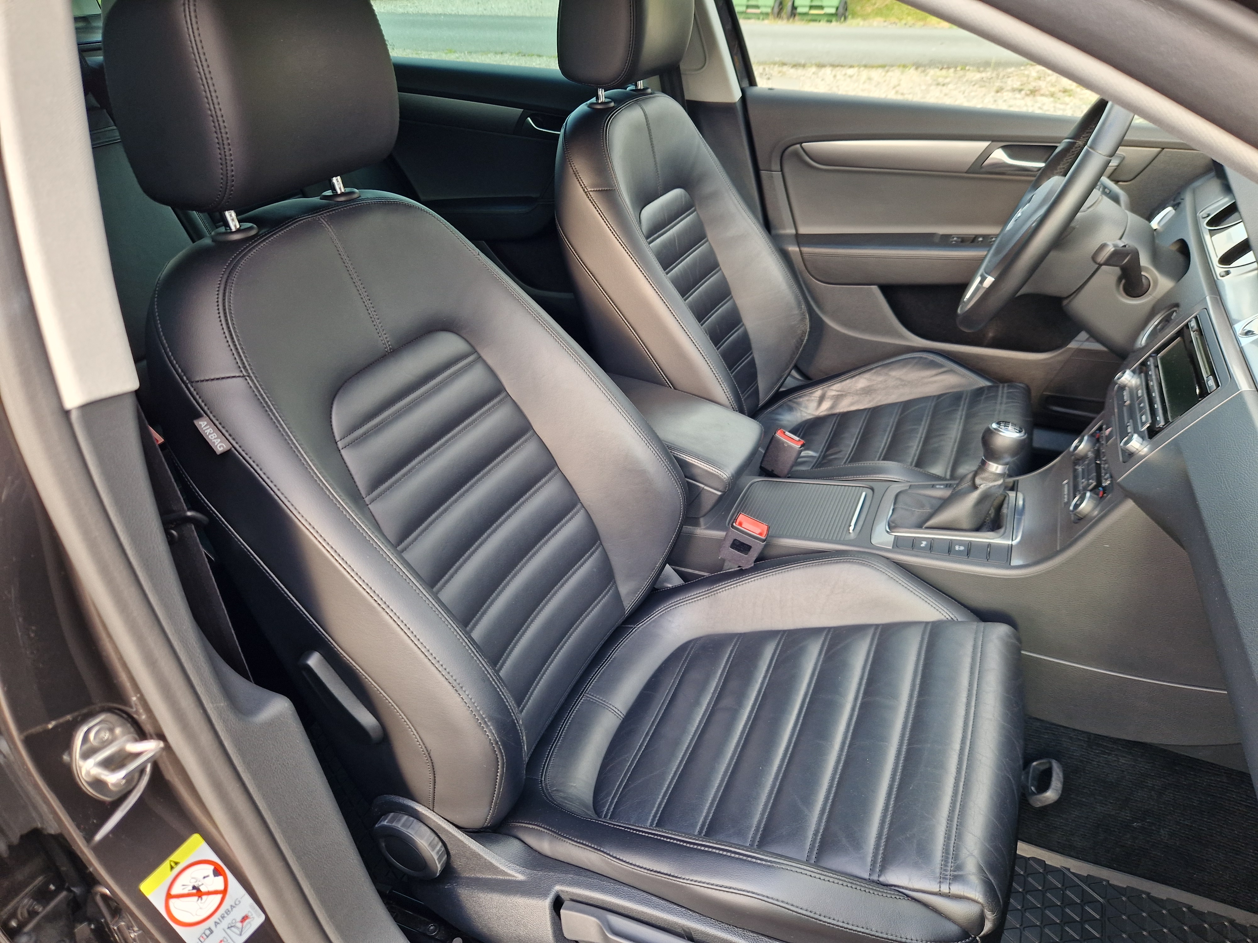 Volkswagen Passat 2011, bild 7/10