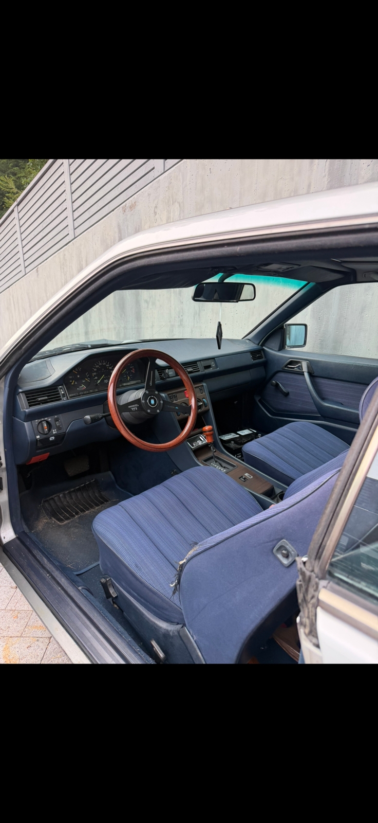 Mercedes-Benz E 300 CE 1989, bild 3/6
