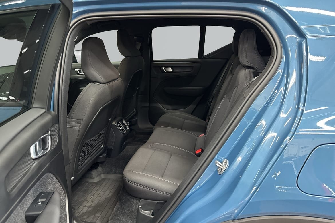 Volvo EX40 Extended Range Core 2025, photo 7/10