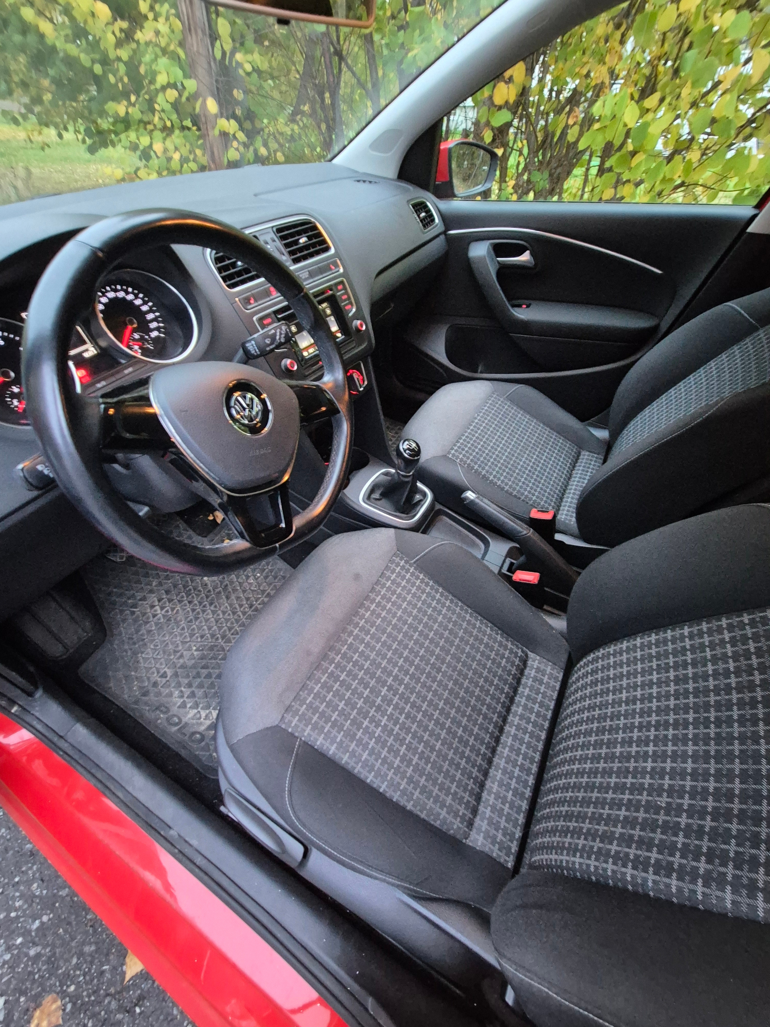 Volkswagen Polo 1.2 TSI 2015, bild 6/9