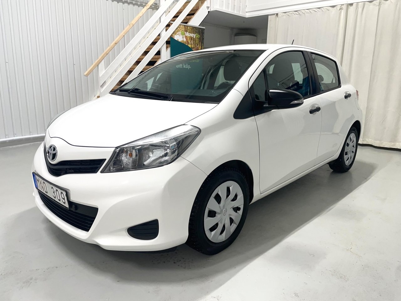 Toyota Yaris 1.0 2012, photo 2/10