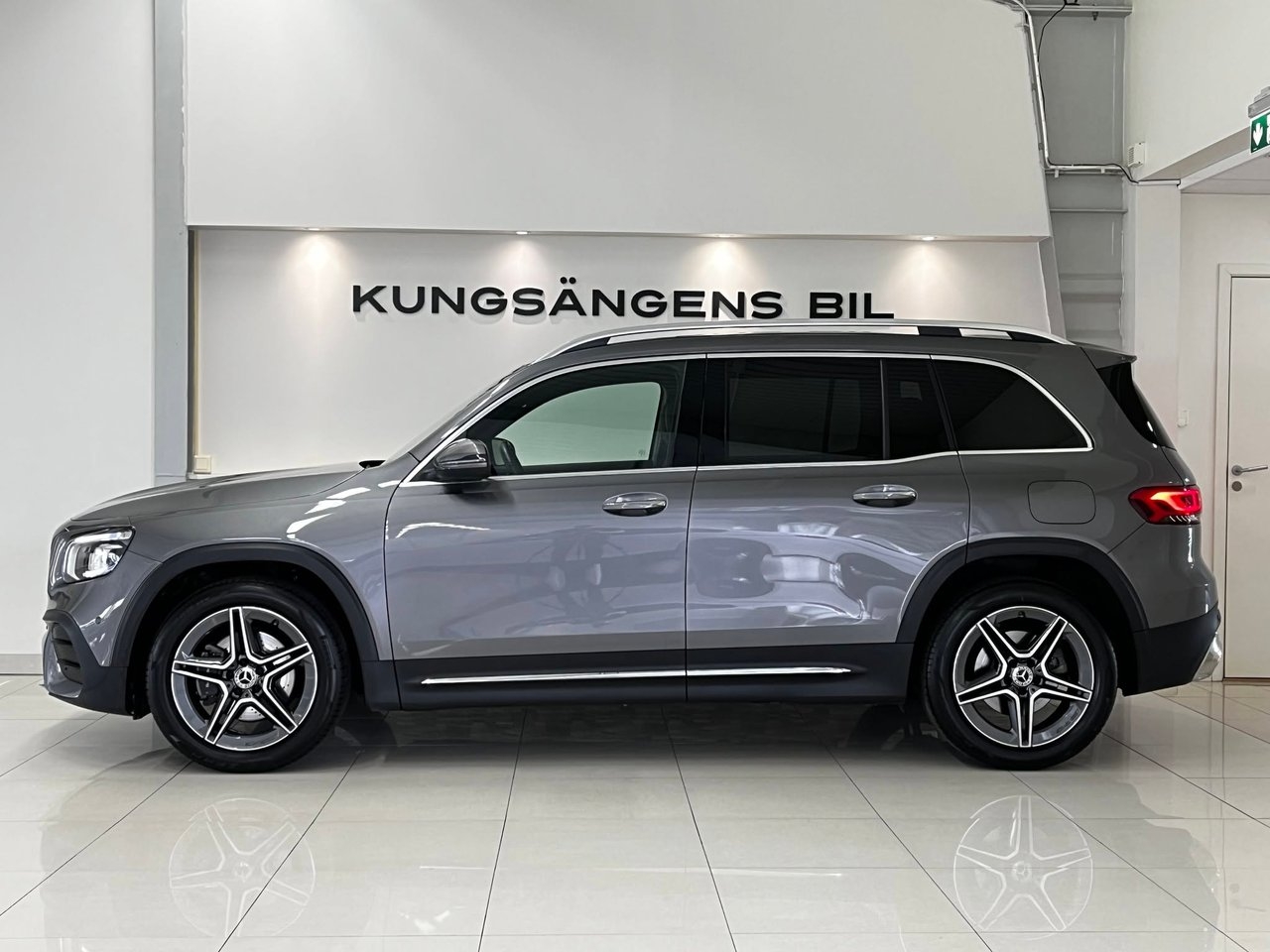 Mercedes-Benz GLB 200 d AMG Line 2023, photo 4/10