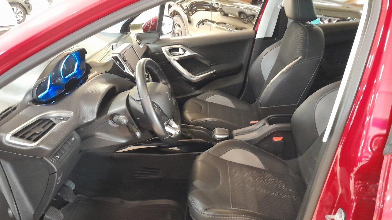 Peugeot 2008 1.2 PureTech 82 Allure 2017, kuva 3/10