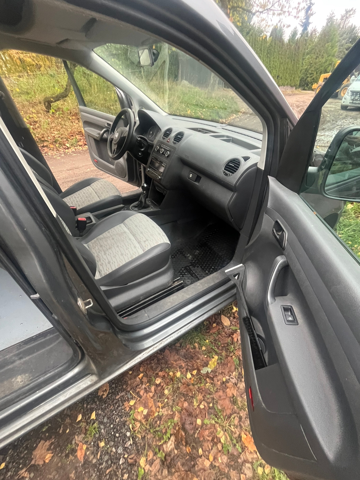 Volkswagen Caddy Maxi 2.0 TDI 2012, photo 4/10