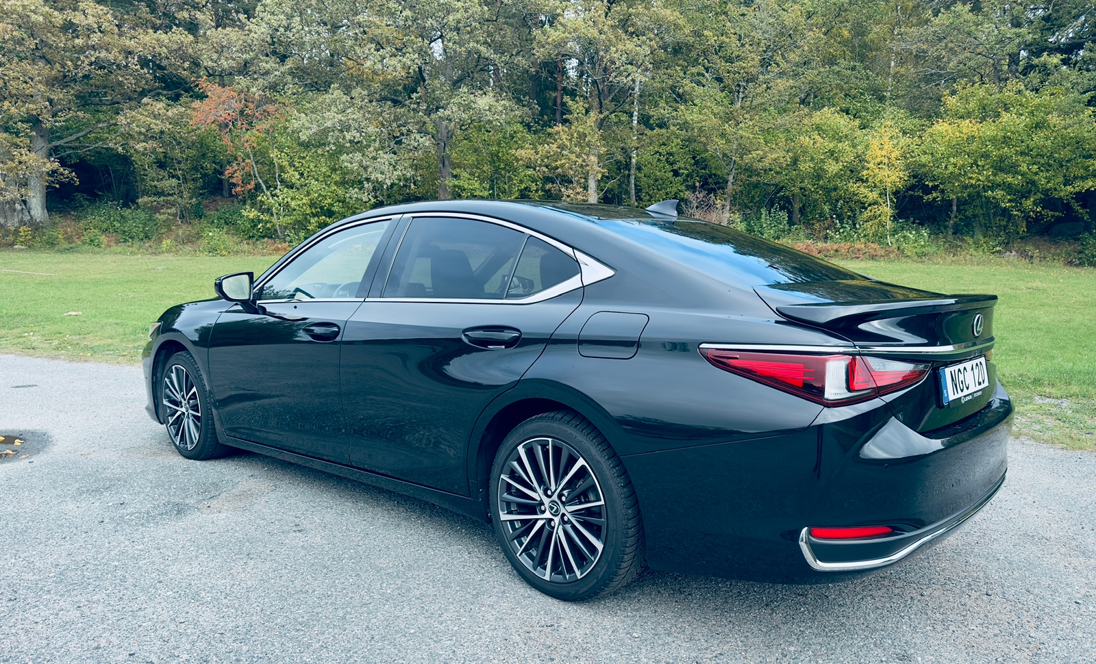 Lexus ES 300h 2023, bild 2/7