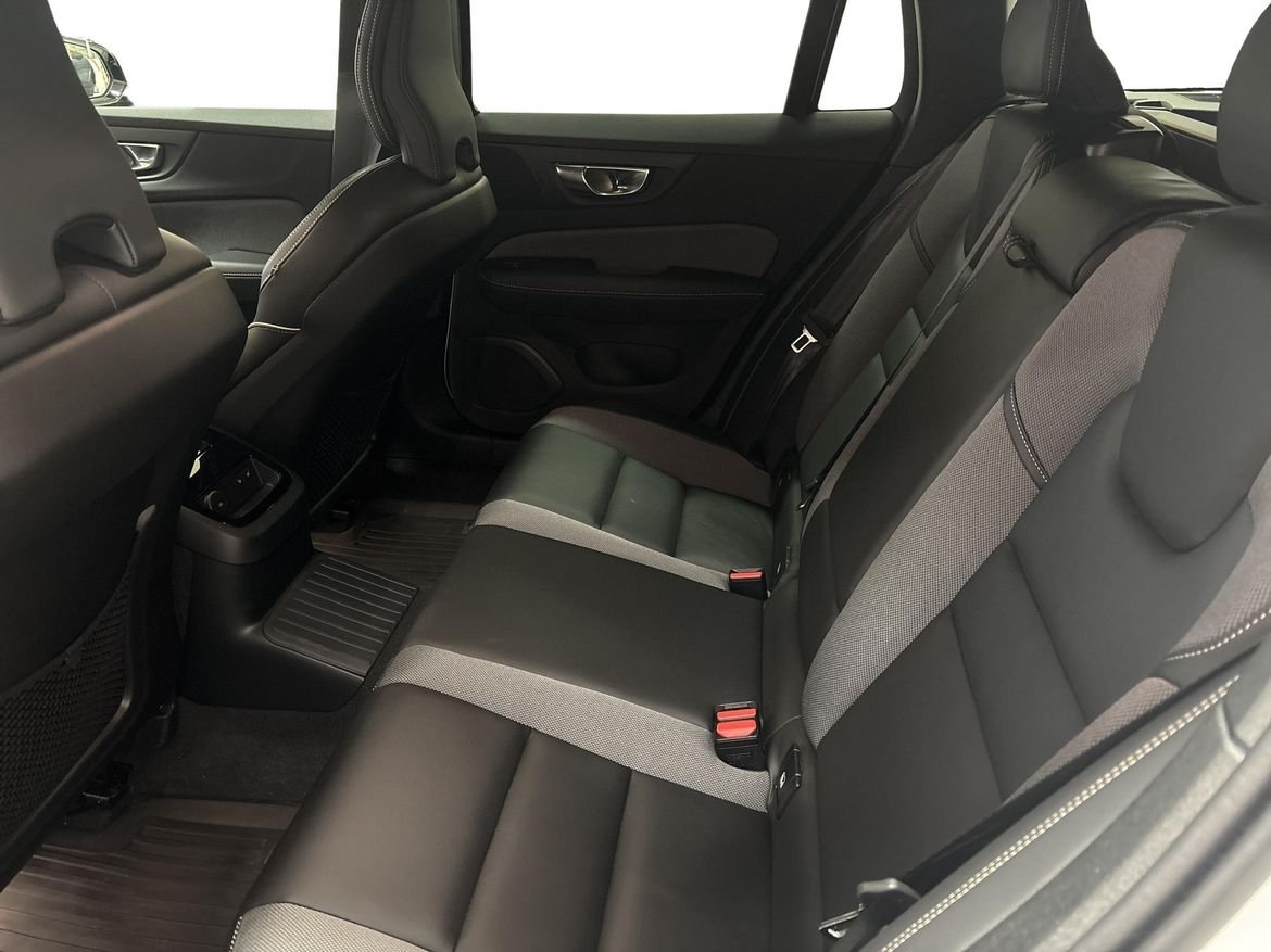 Volvo V60 T6 Plus Dark Nordic 2026, bild 7/10