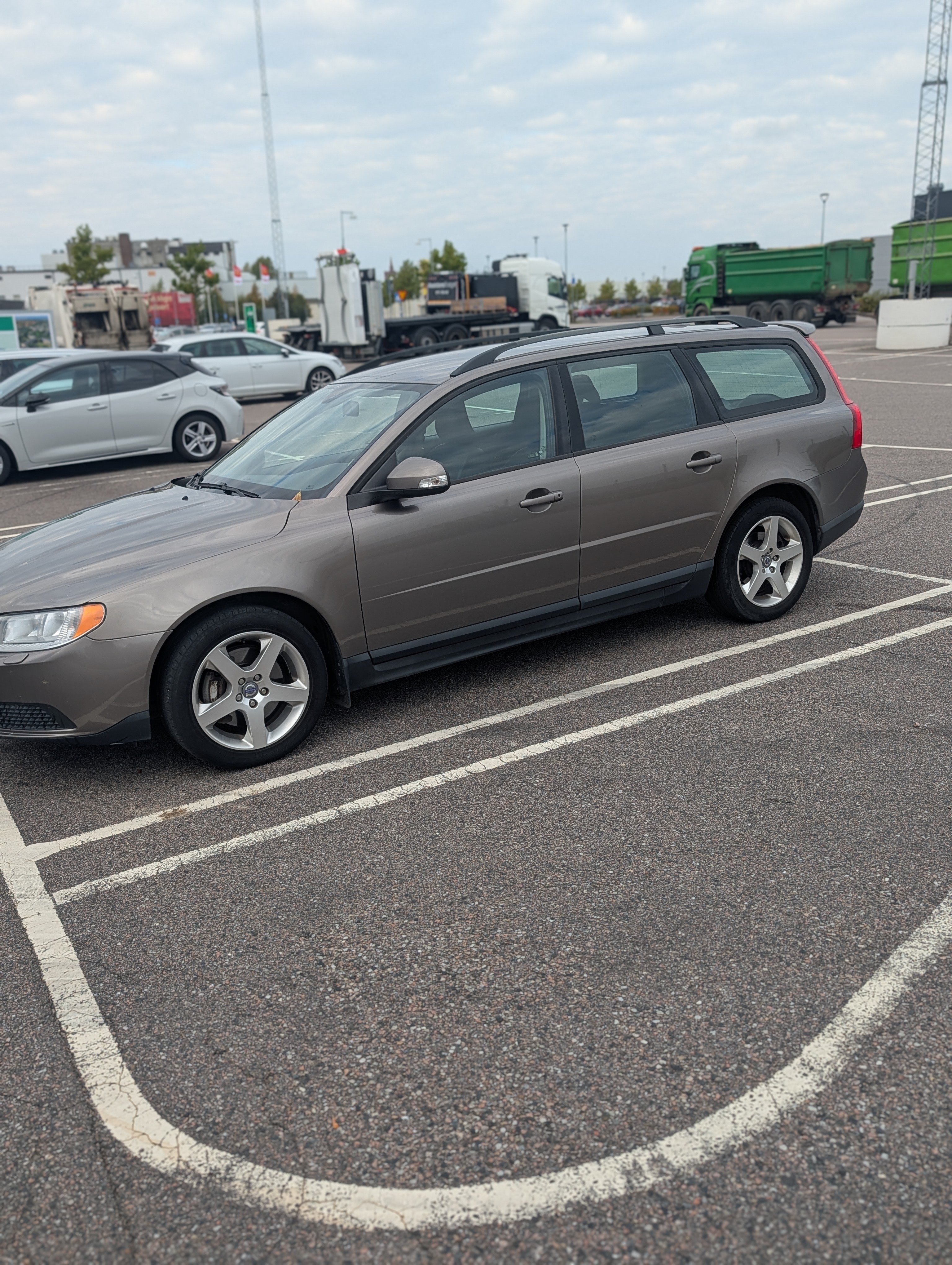 Volvo V70 2008, kuva 2/7