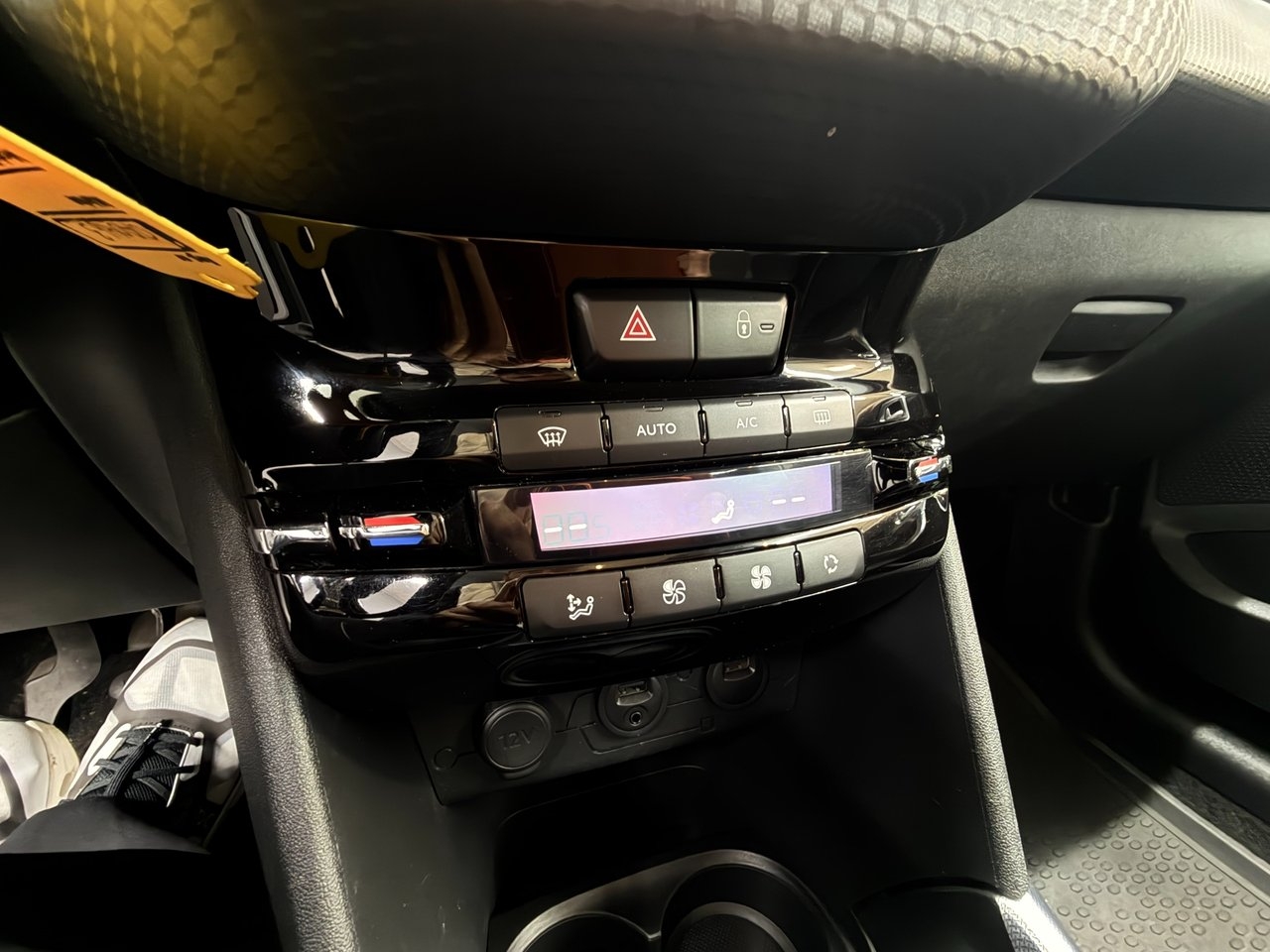 Peugeot 2008 120 VTi 2013, photo 7/10