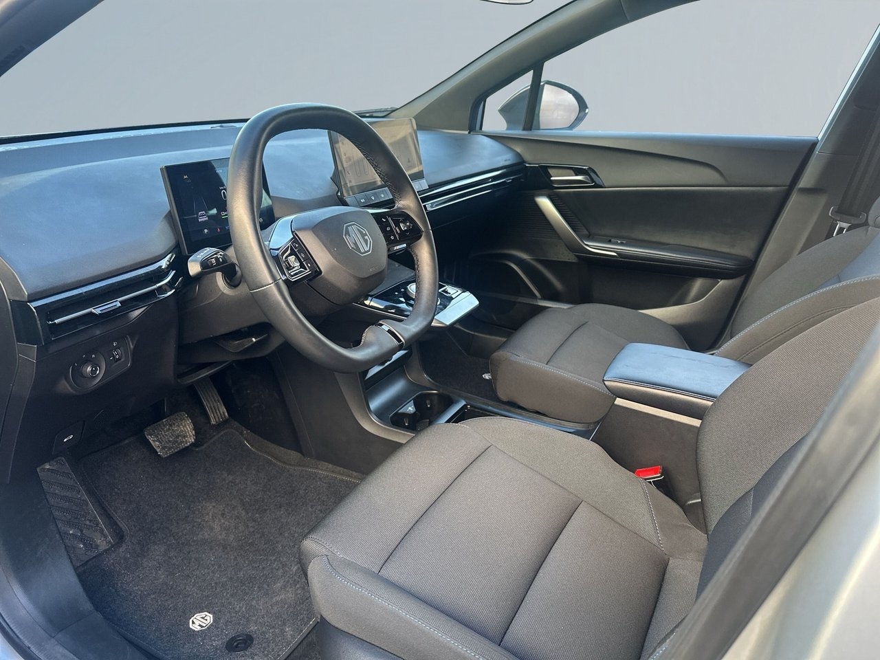 MG MG4 Electric 2023, photo 7/10