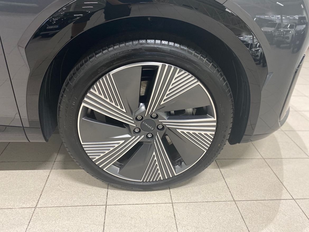 Lynk & Co 08 1.5TD PHEV More 2025, bild 6/10