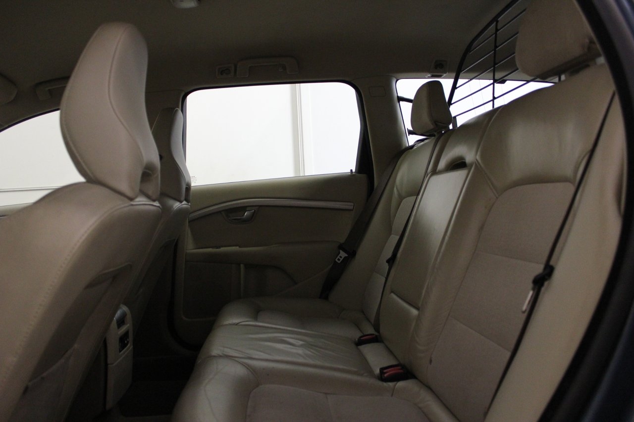 Volvo V70 Momentum 2012, photo 10/10