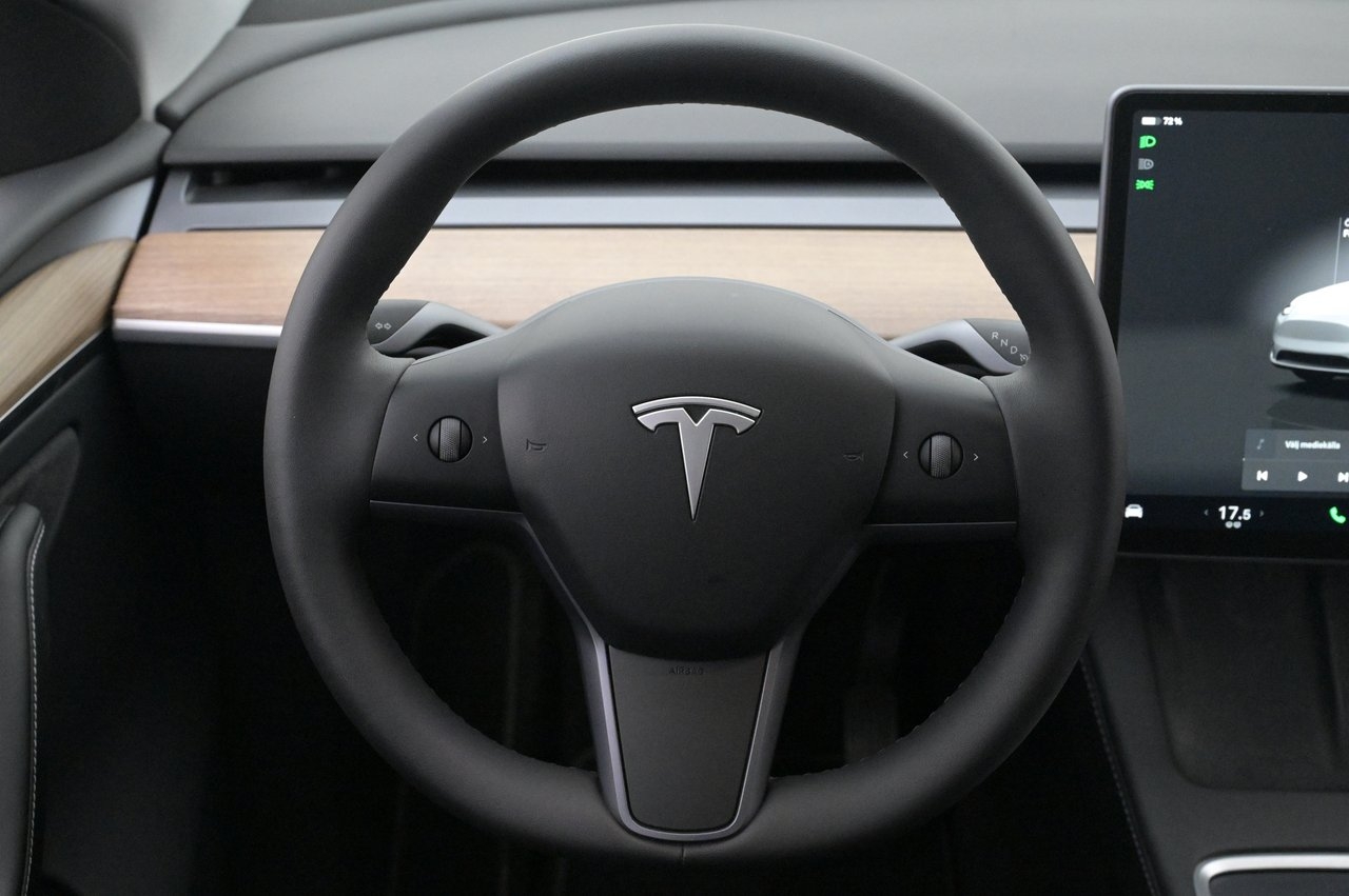 Tesla Model Y 2024, photo 7/10