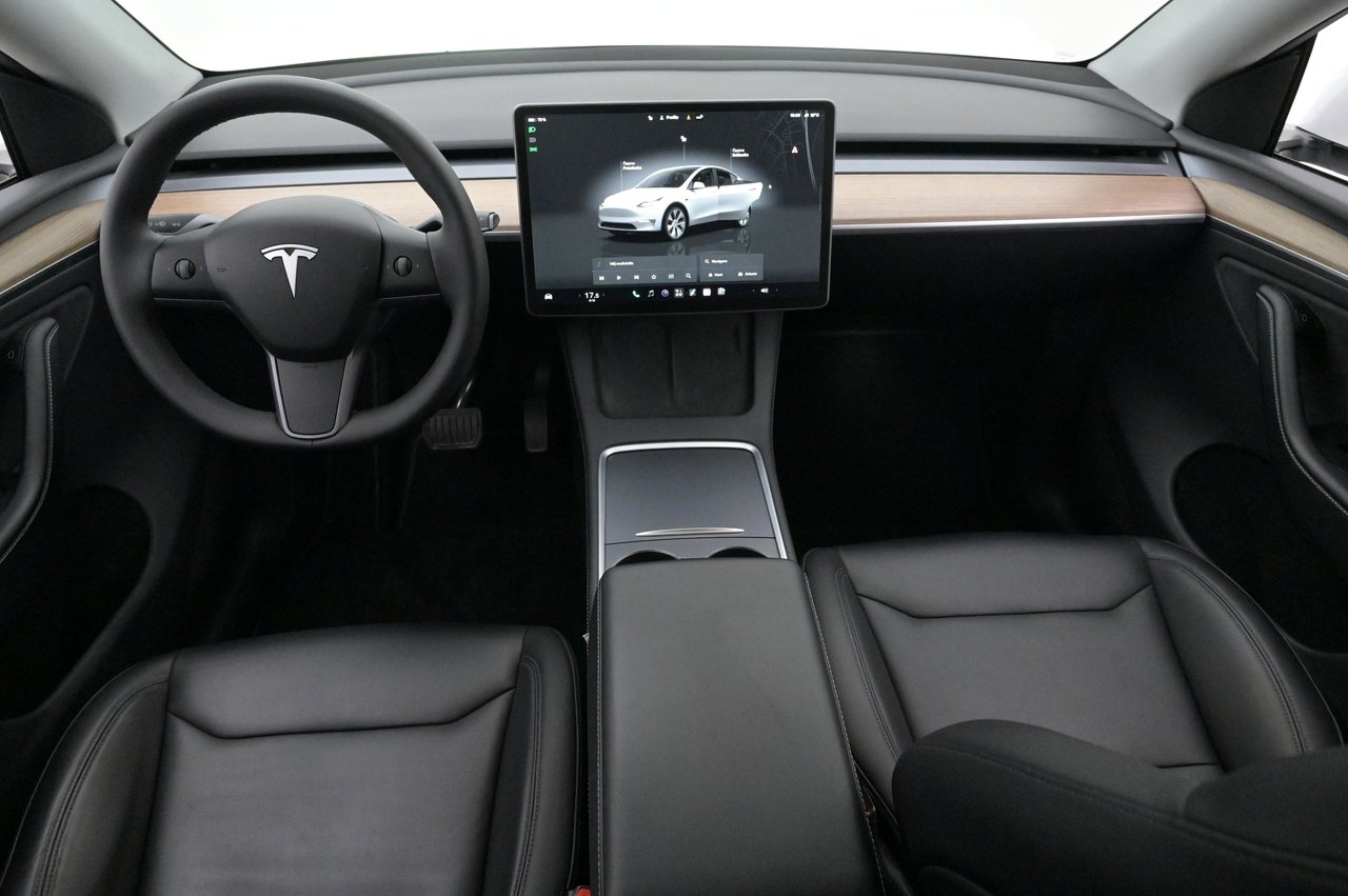 Tesla Model Y 2024, photo 6/10
