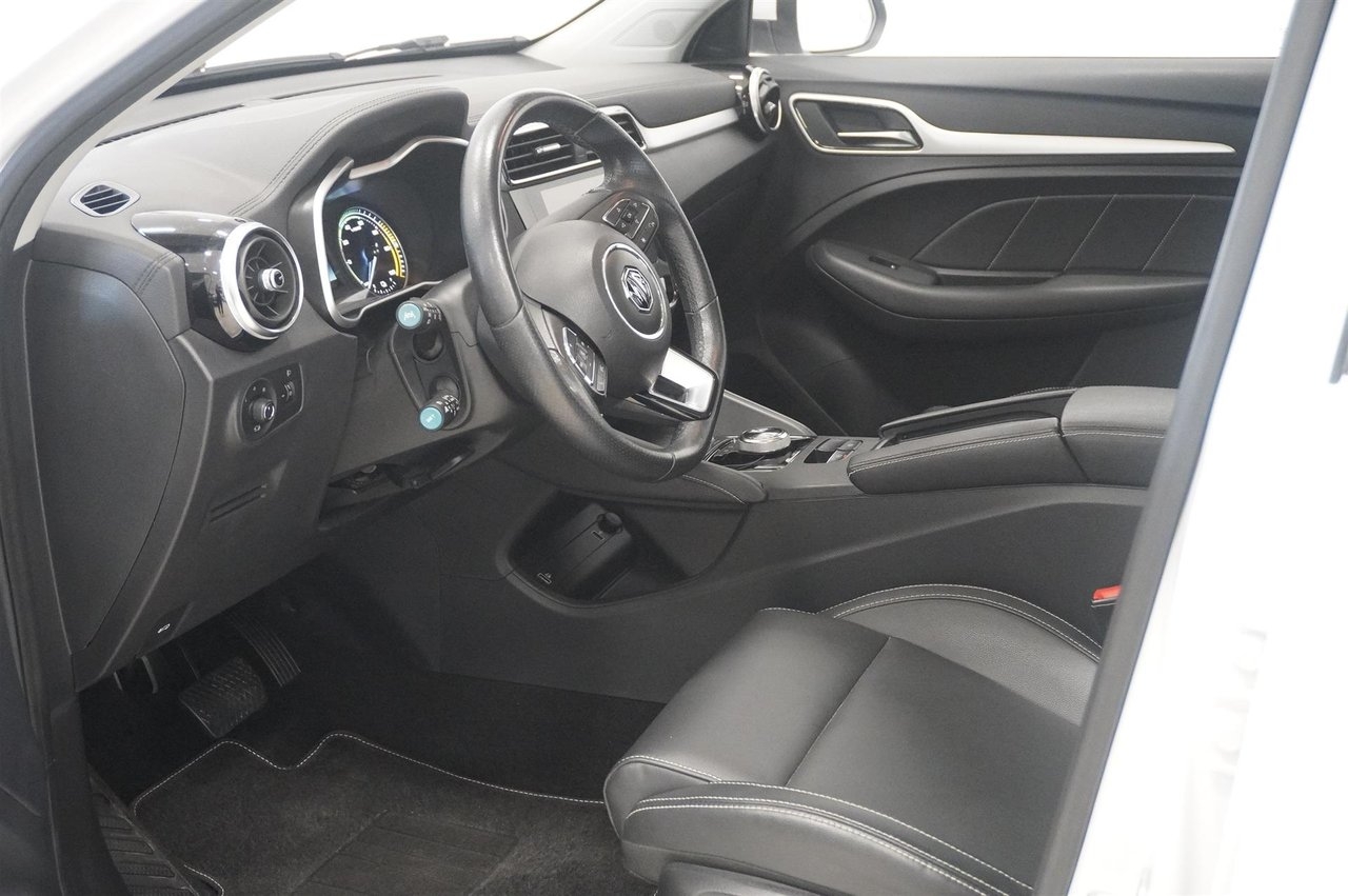 MG ZS Luxury 2021, bild 2/10