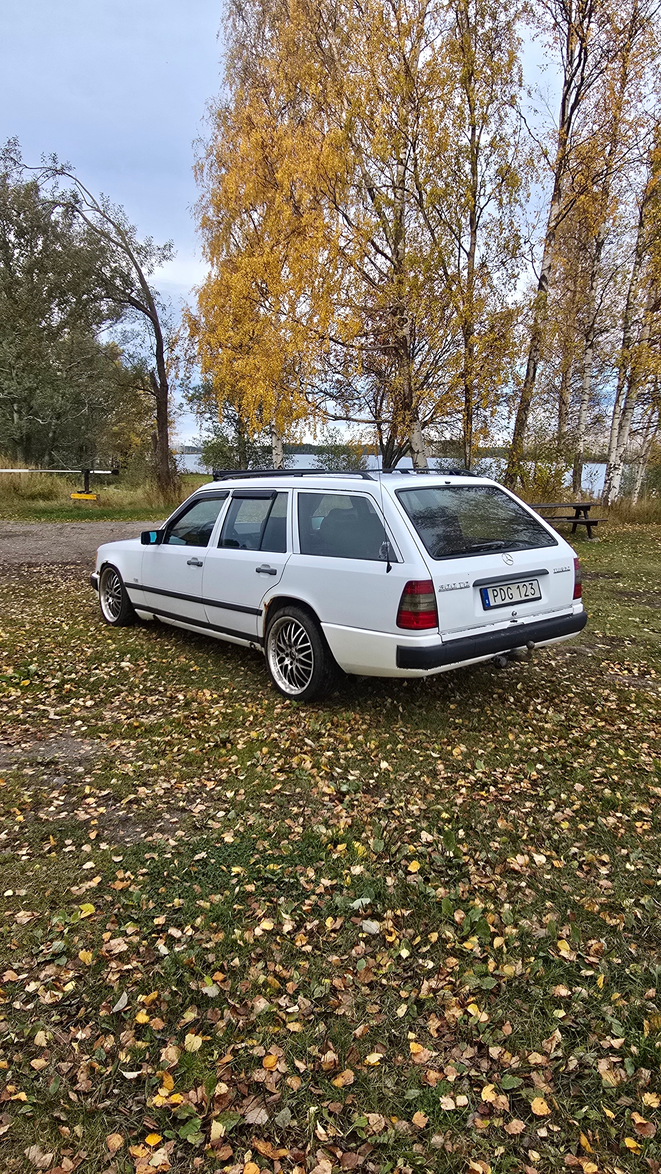 Mercedes-Benz 300 1988, bild 2/4