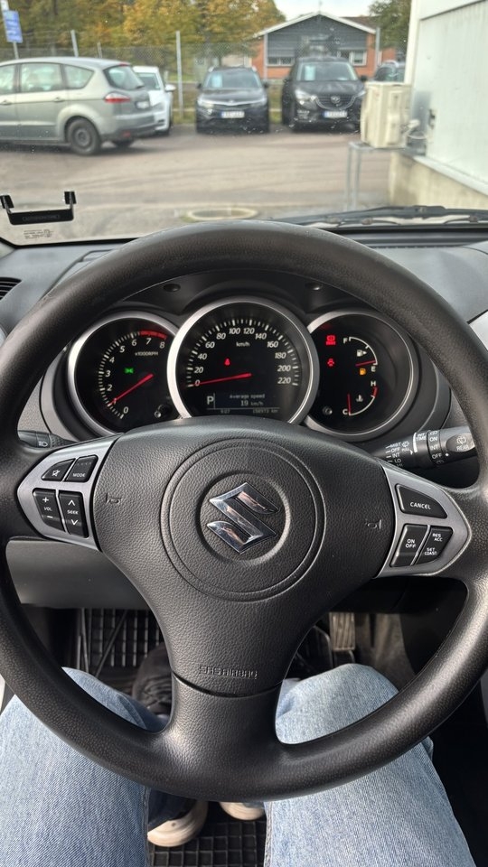 Suzuki Grand Vitara 2.4 2012, kuva 7/10