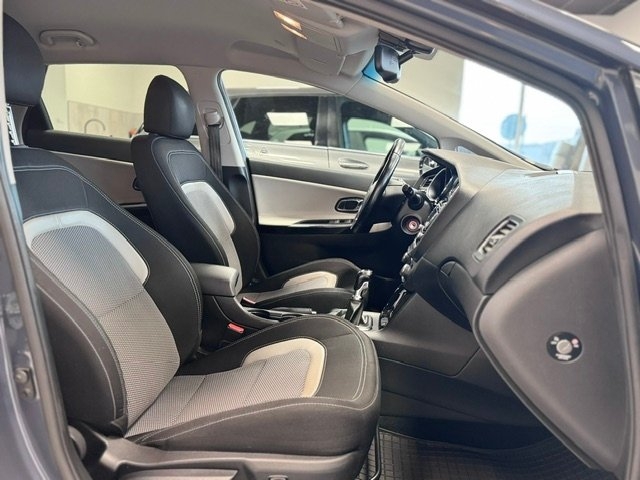 Kia Ceed 1.6 CRDi 128 2014, bild 10/10