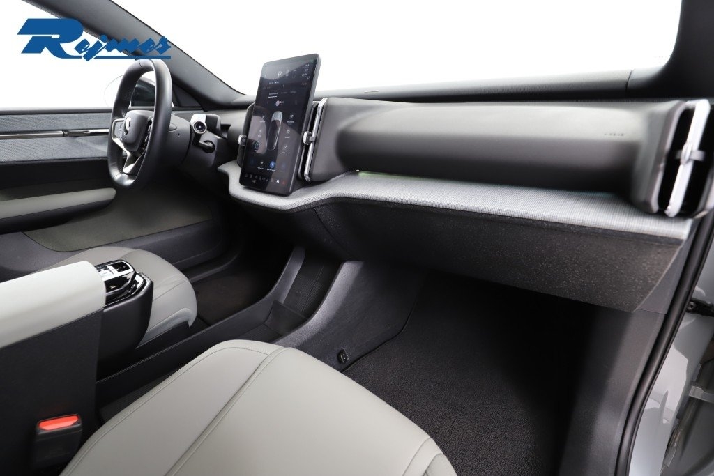 Volvo EX30 Performance Ultra 2025, bild 5/10