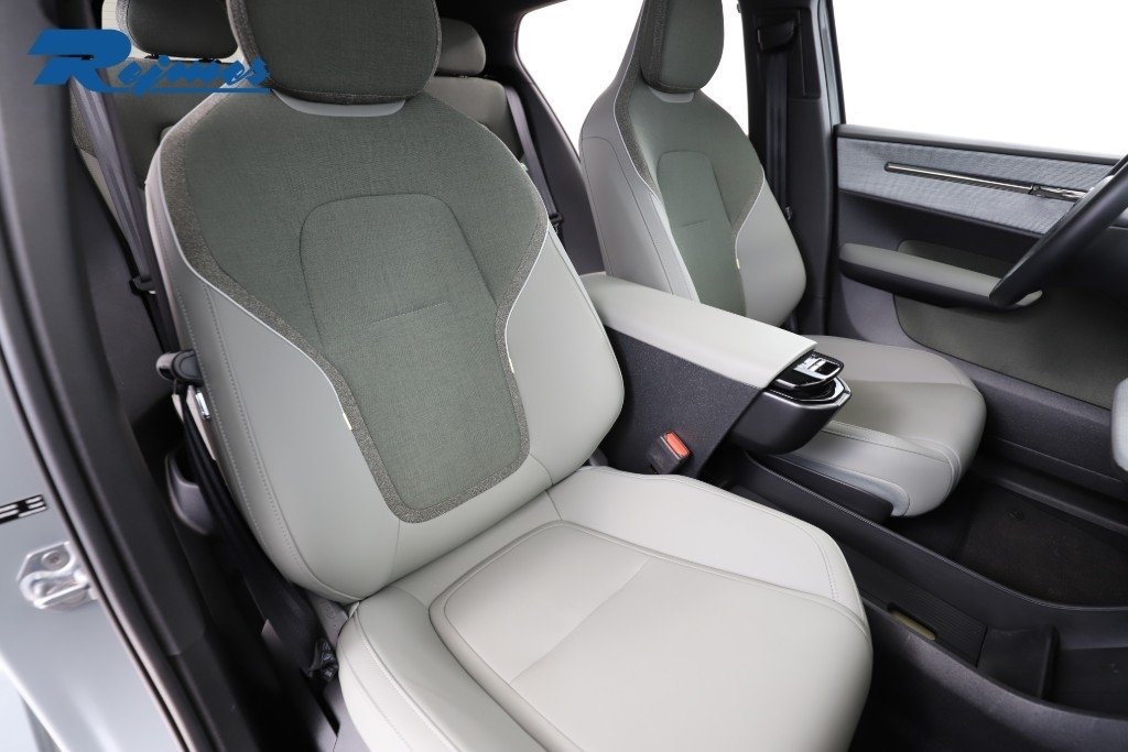 Volvo EX30 Performance Ultra 2025, bild 6/10