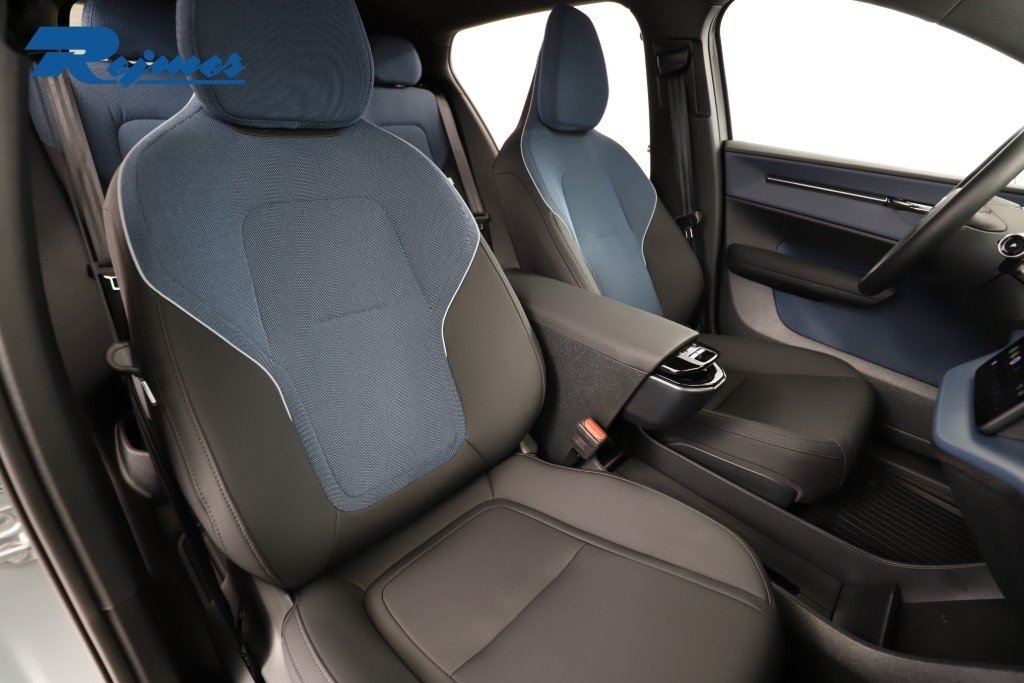 Volvo EX30 Extended Range Plus 2026, bild 6/10