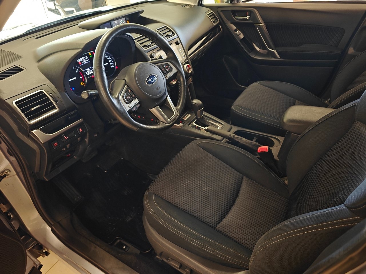 Subaru Forester 2.0D 2016, bild 7/10