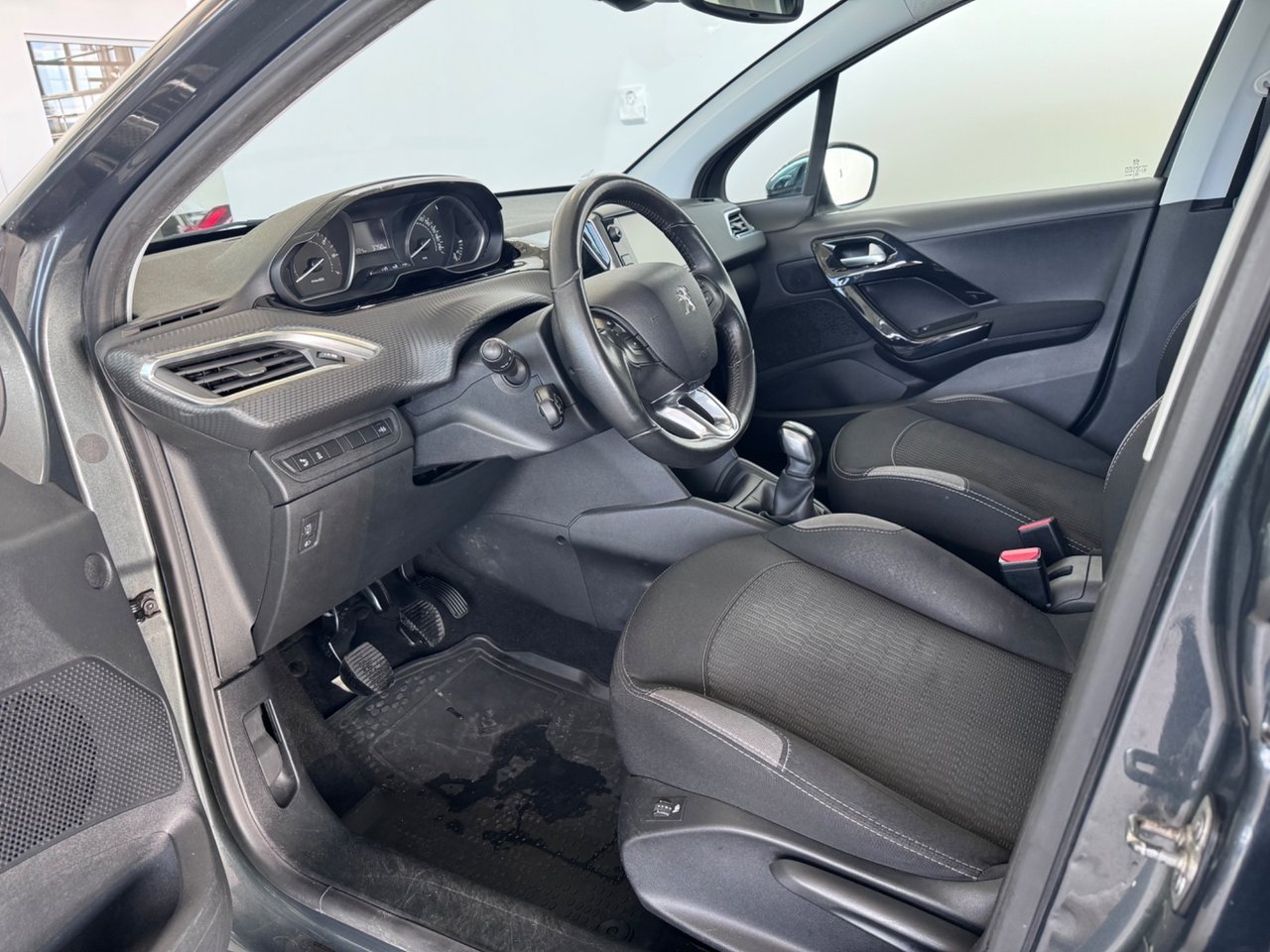 Peugeot 208 1.2 PureTech 82 Style 2016, photo 7/10