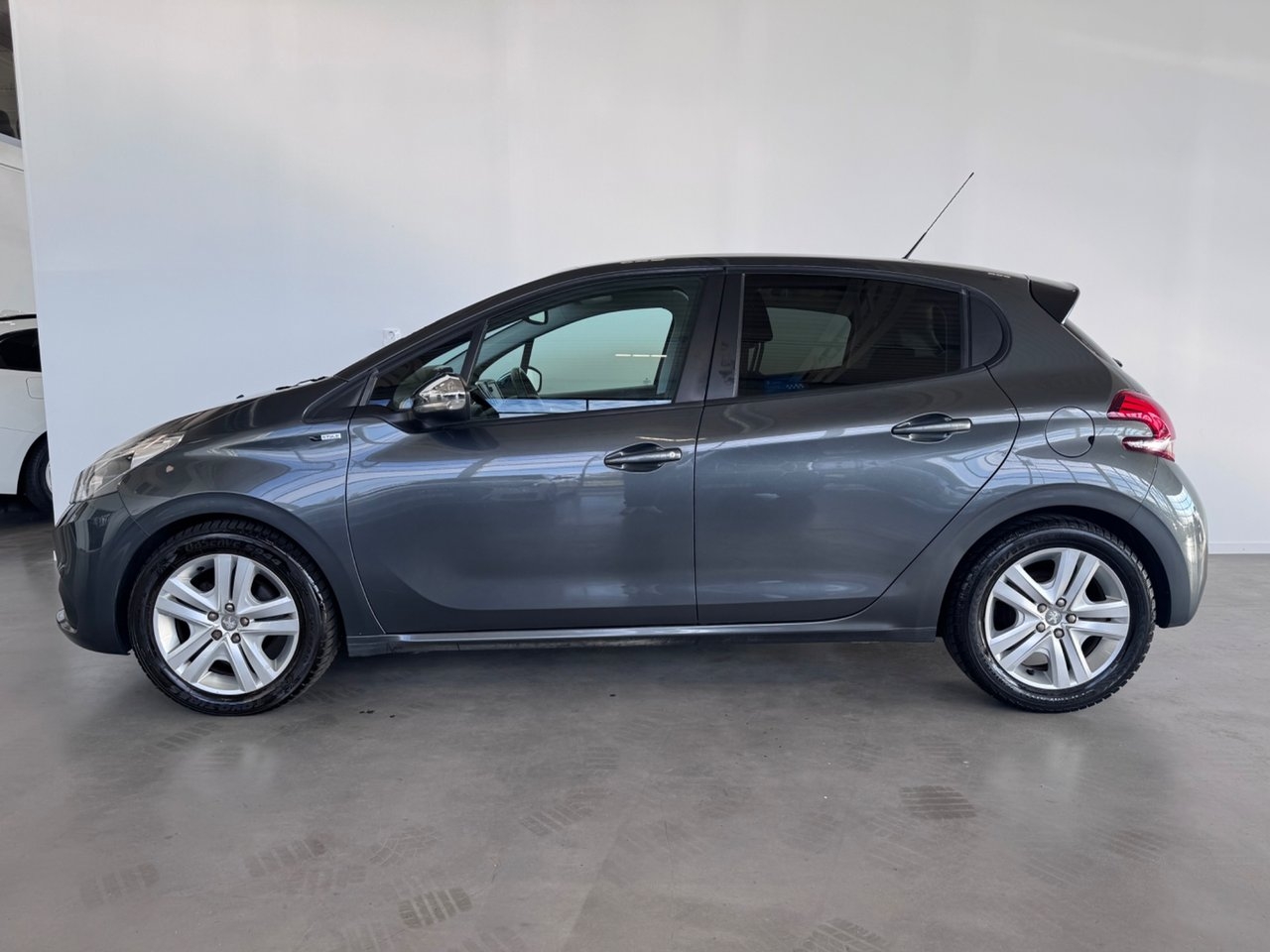 Peugeot 208 1.2 PureTech 82 Style 2016, photo 2/10