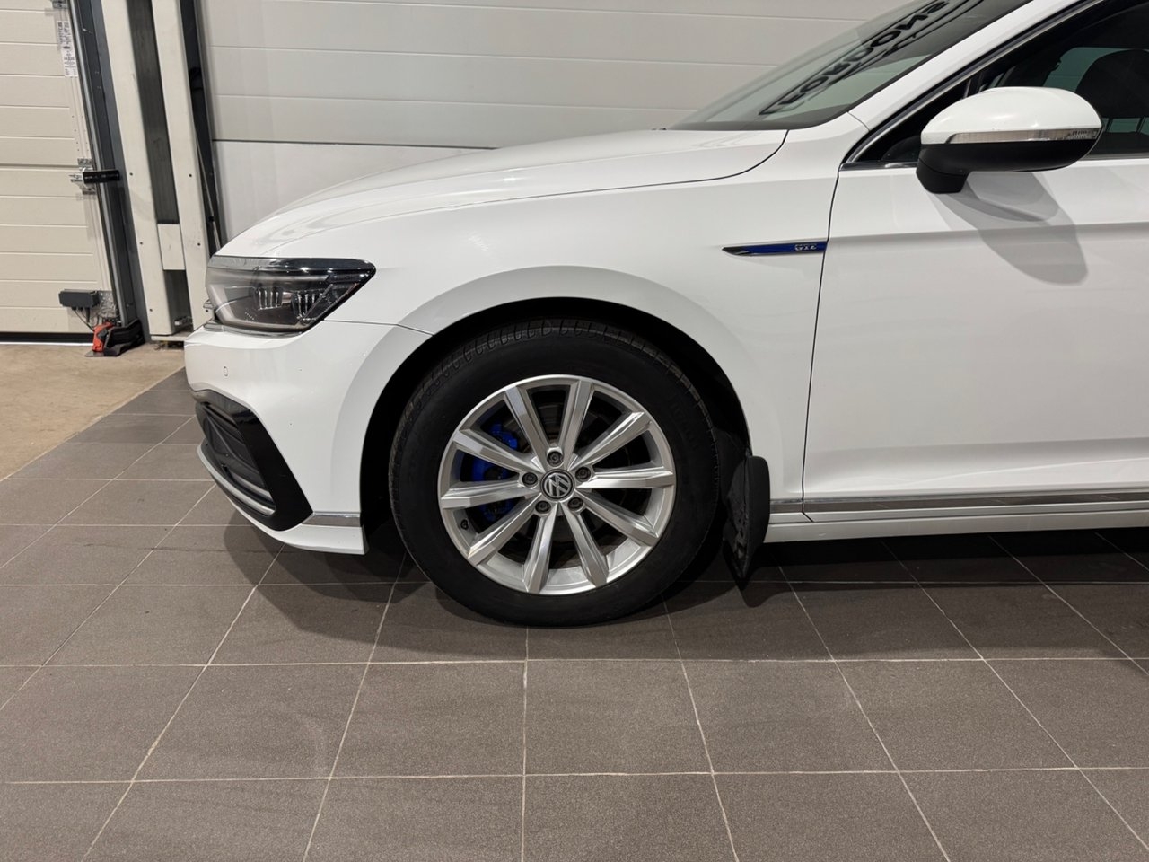 Volkswagen Passat GTE 2020, bild 4/10