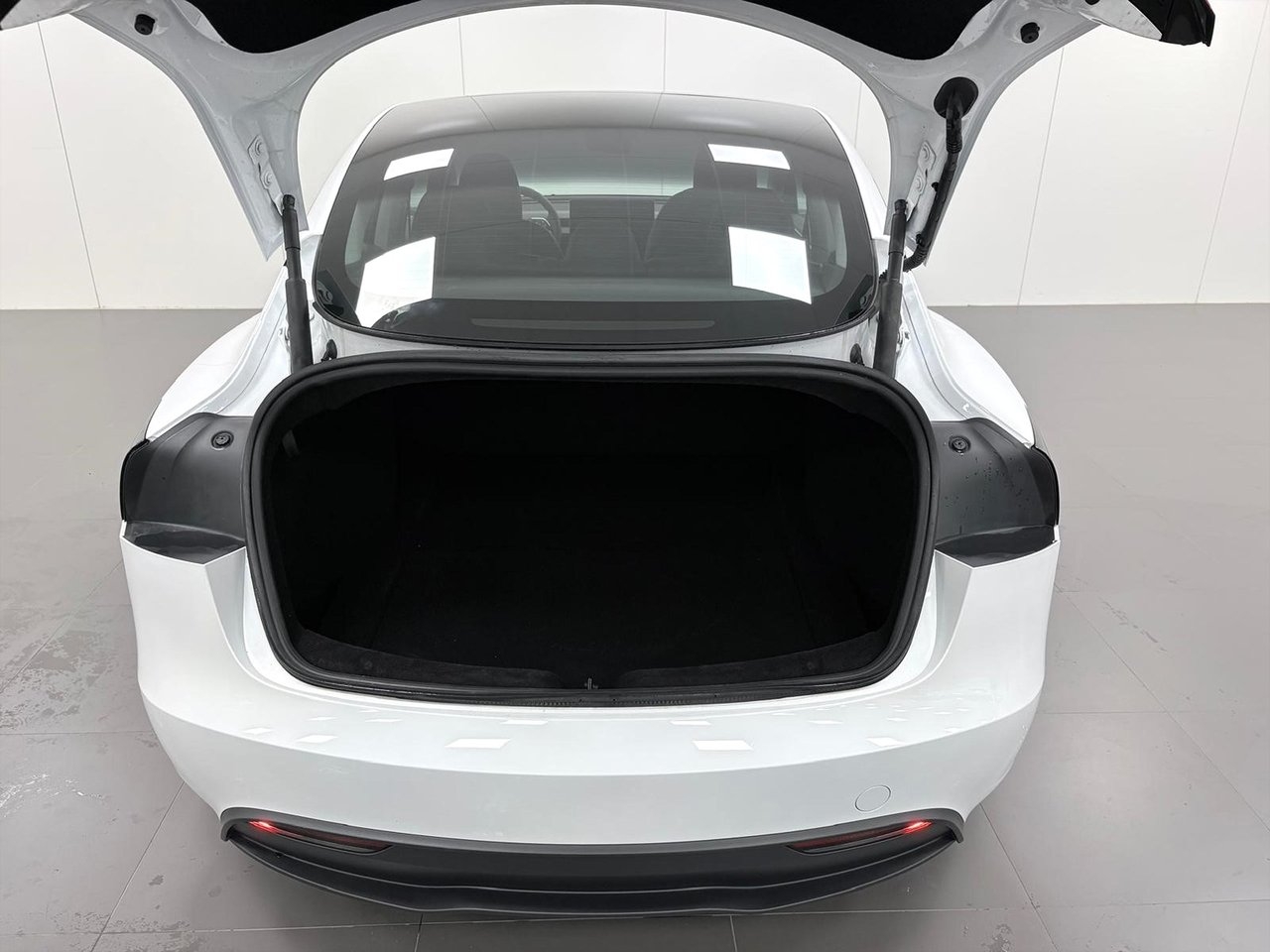 Tesla Model 3 2024, bild 9/10