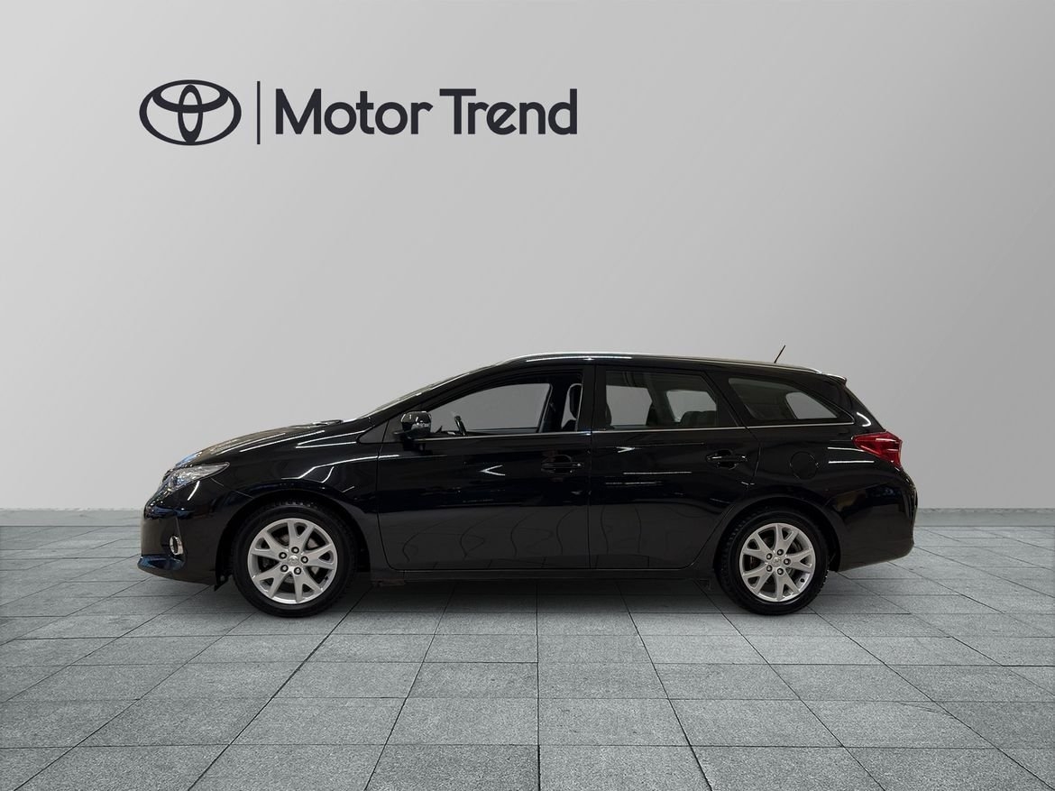 Toyota Auris 1.6 Executive 2014, bild 3/10